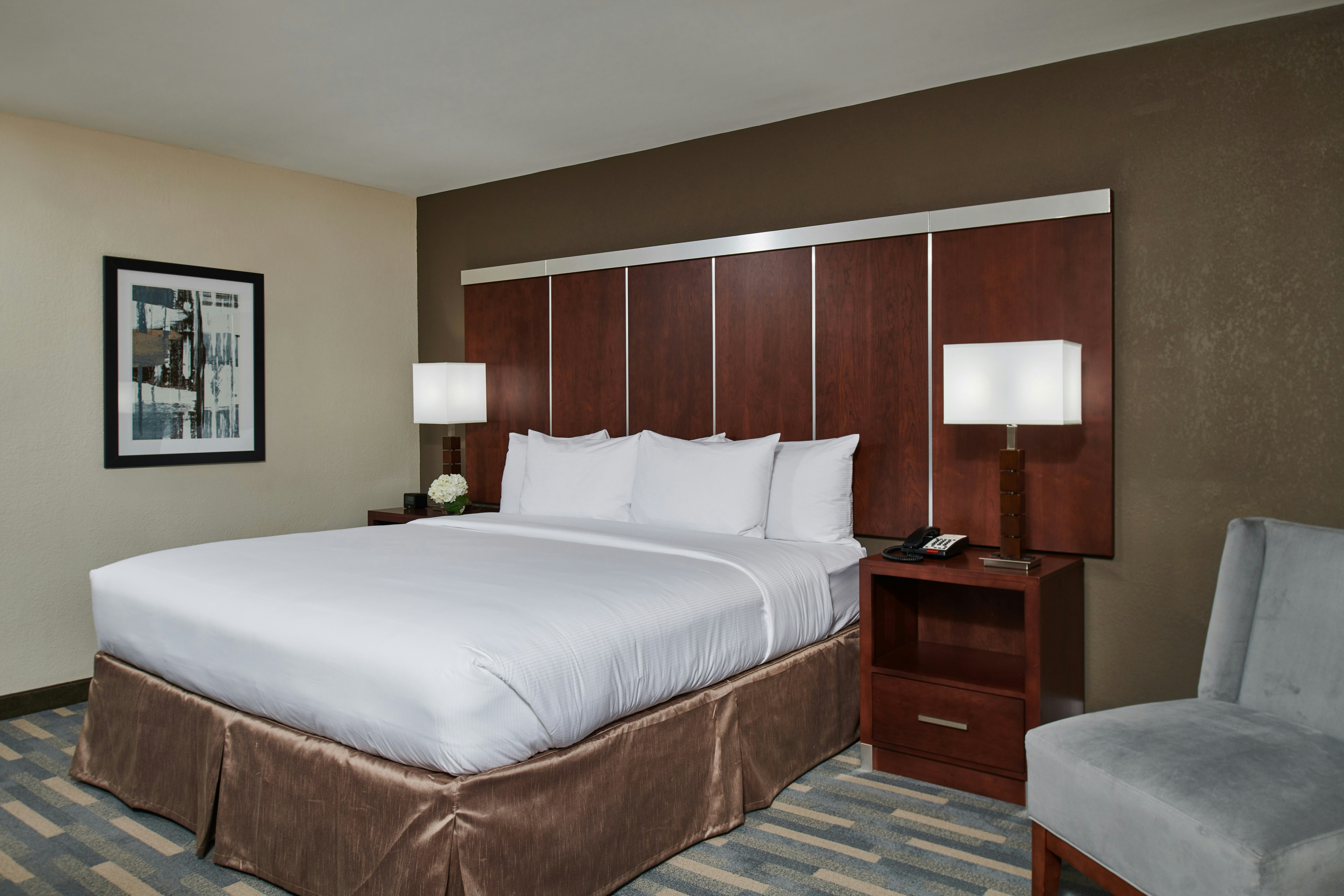 1 KING BED MOB ACC RIS