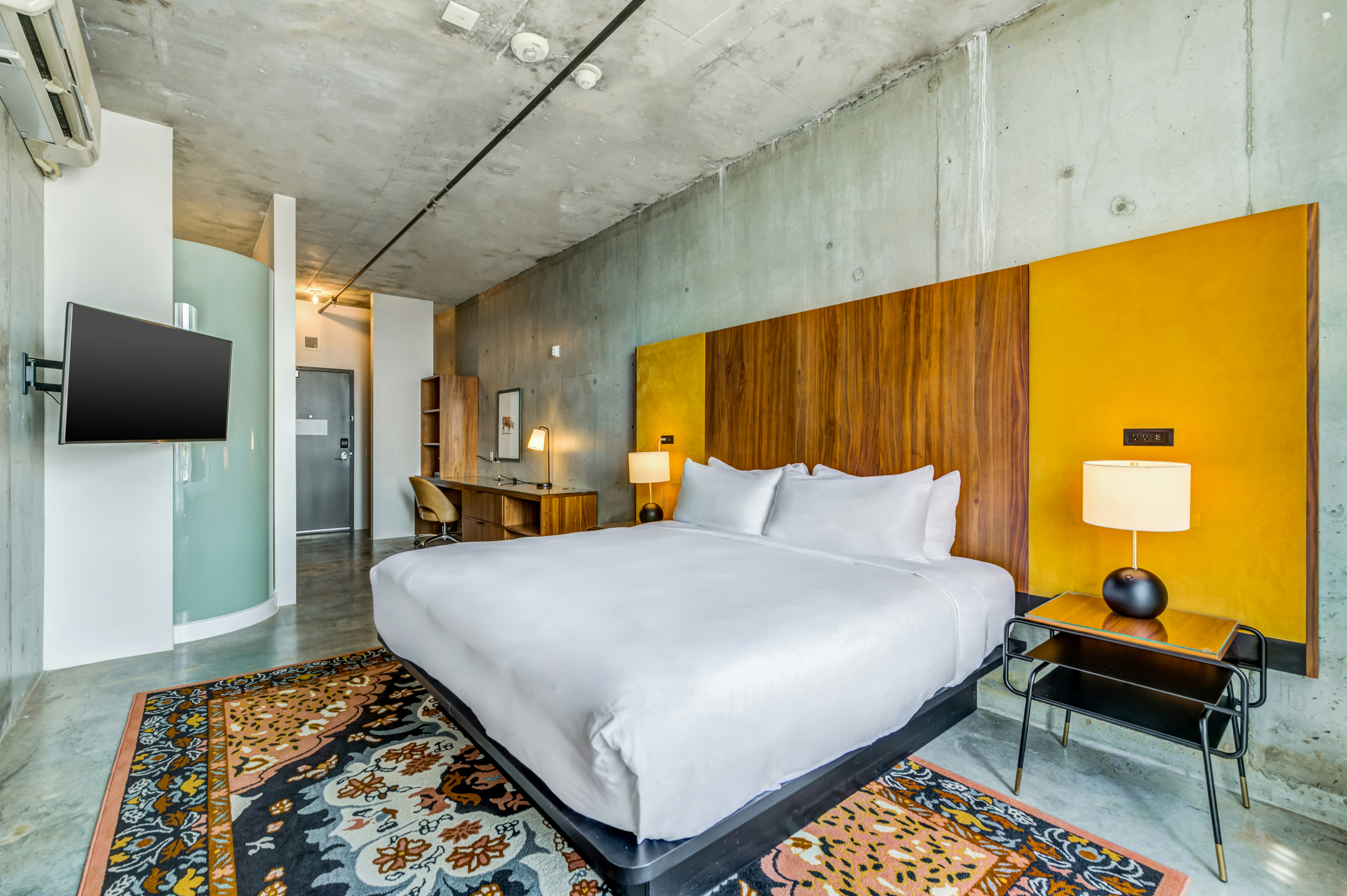 1 KING BED