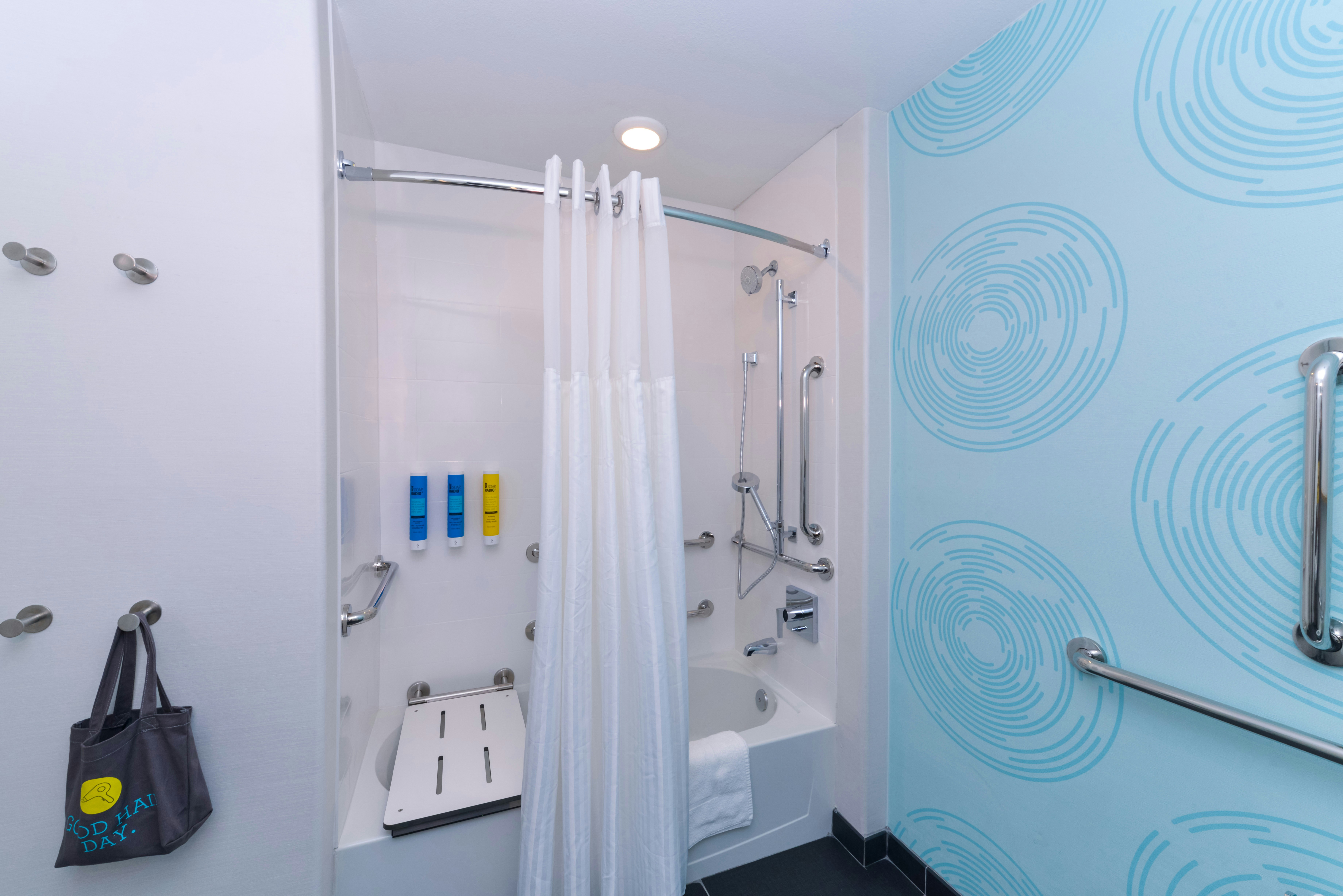 1 KING ACC RM W/BATHTUB
