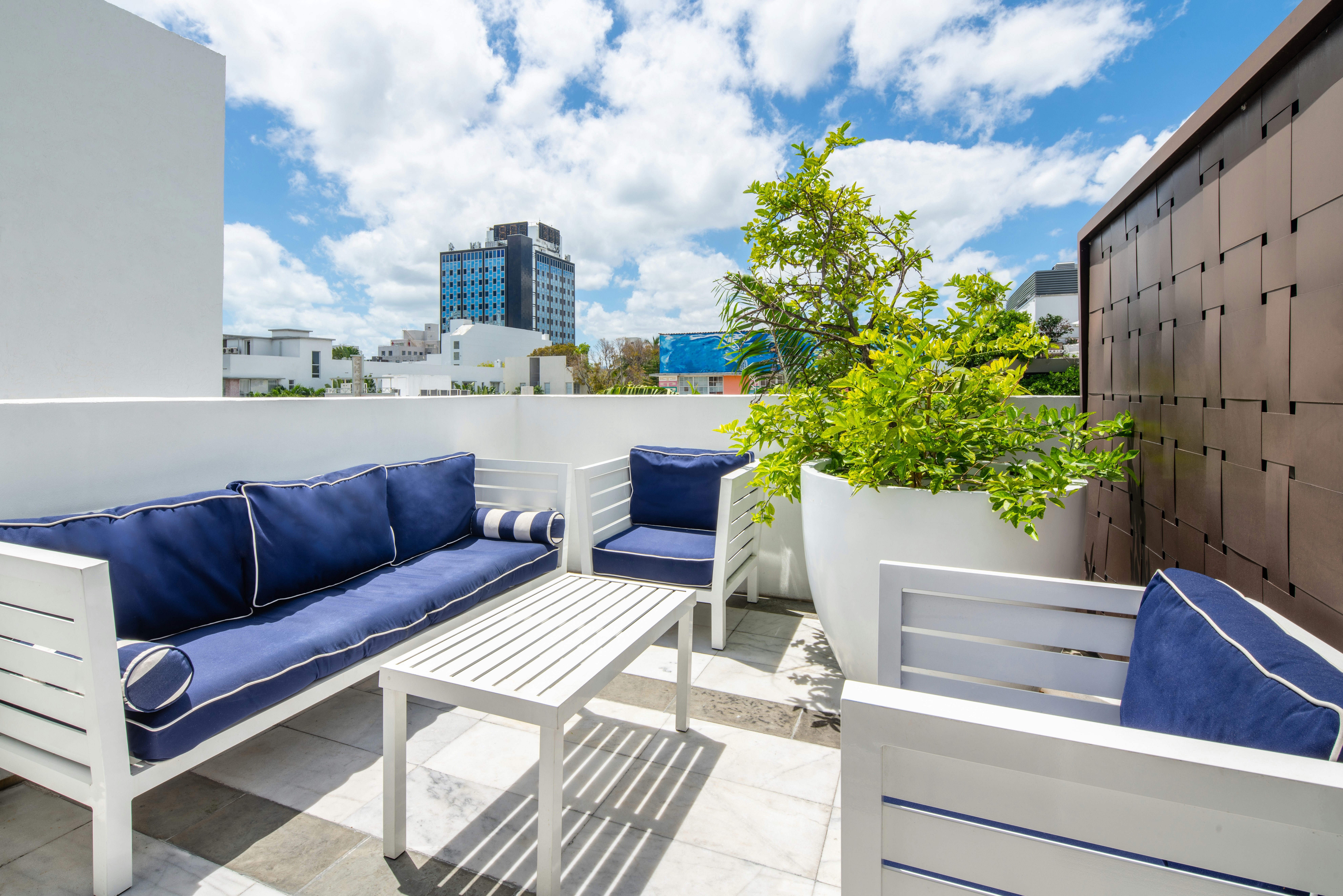 1 KING GRANDE TERRACE