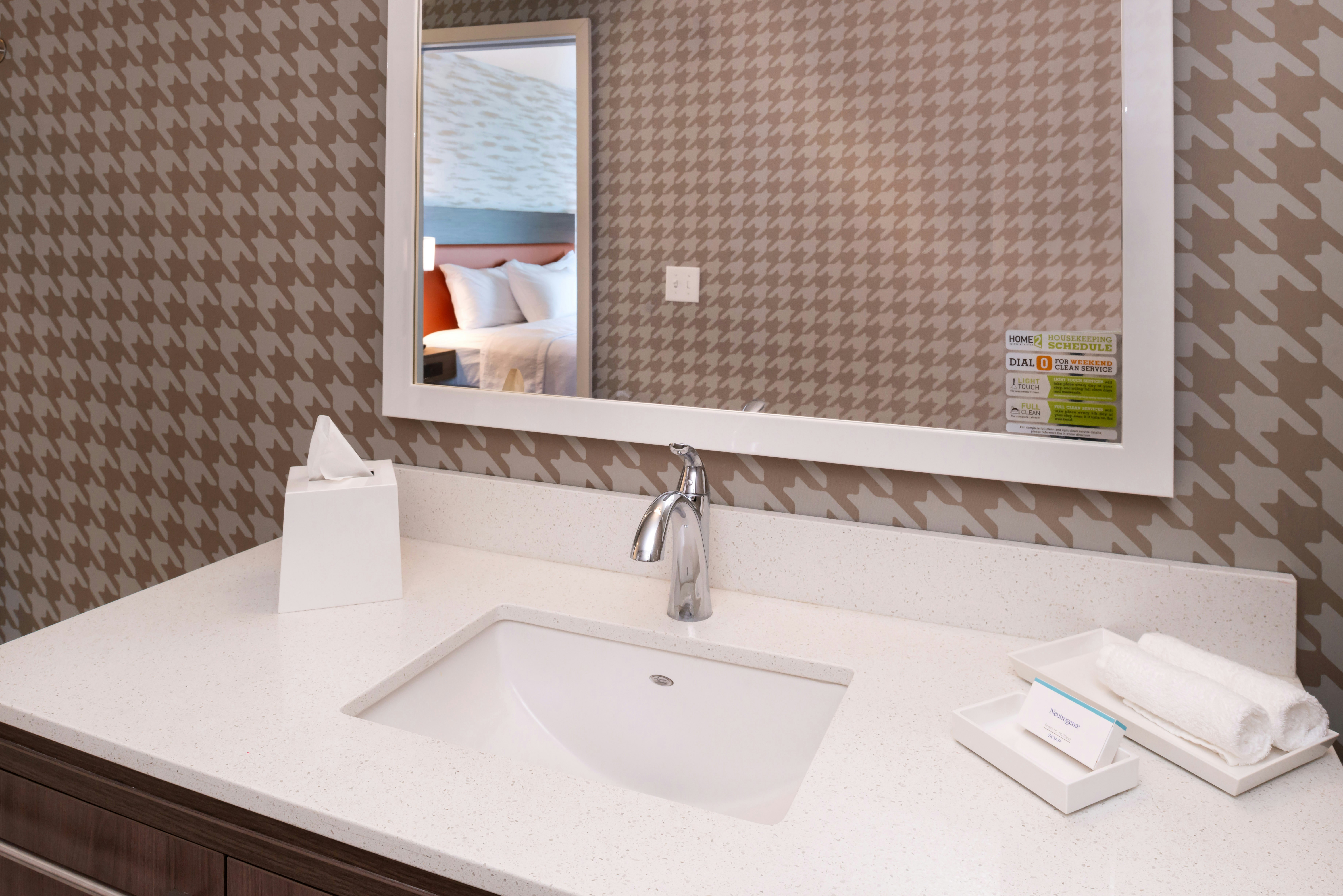 1 KING 1BDRM SUITE NONSMOK