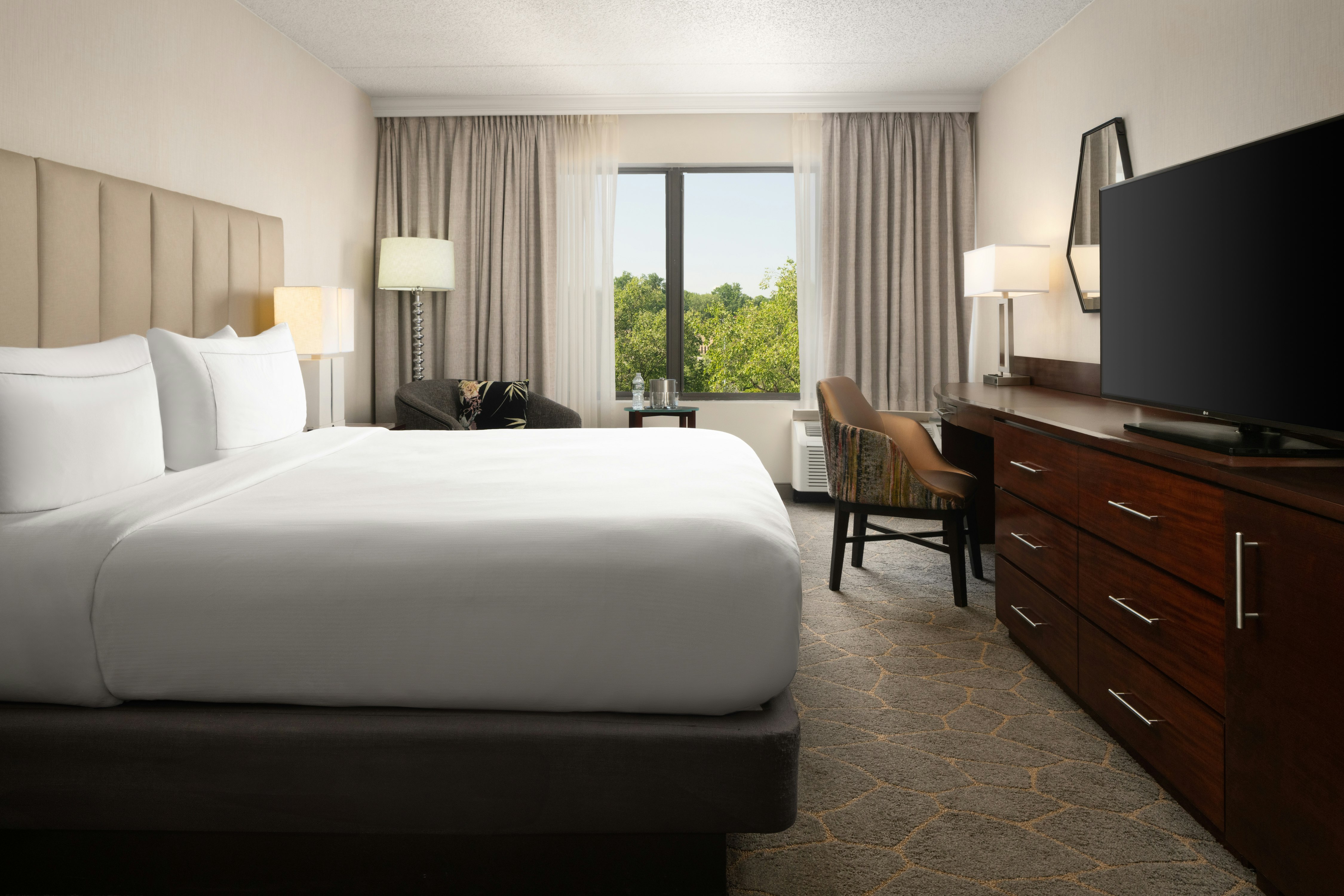 DoubleTree by Hilton Fairfield Hotel & Suites