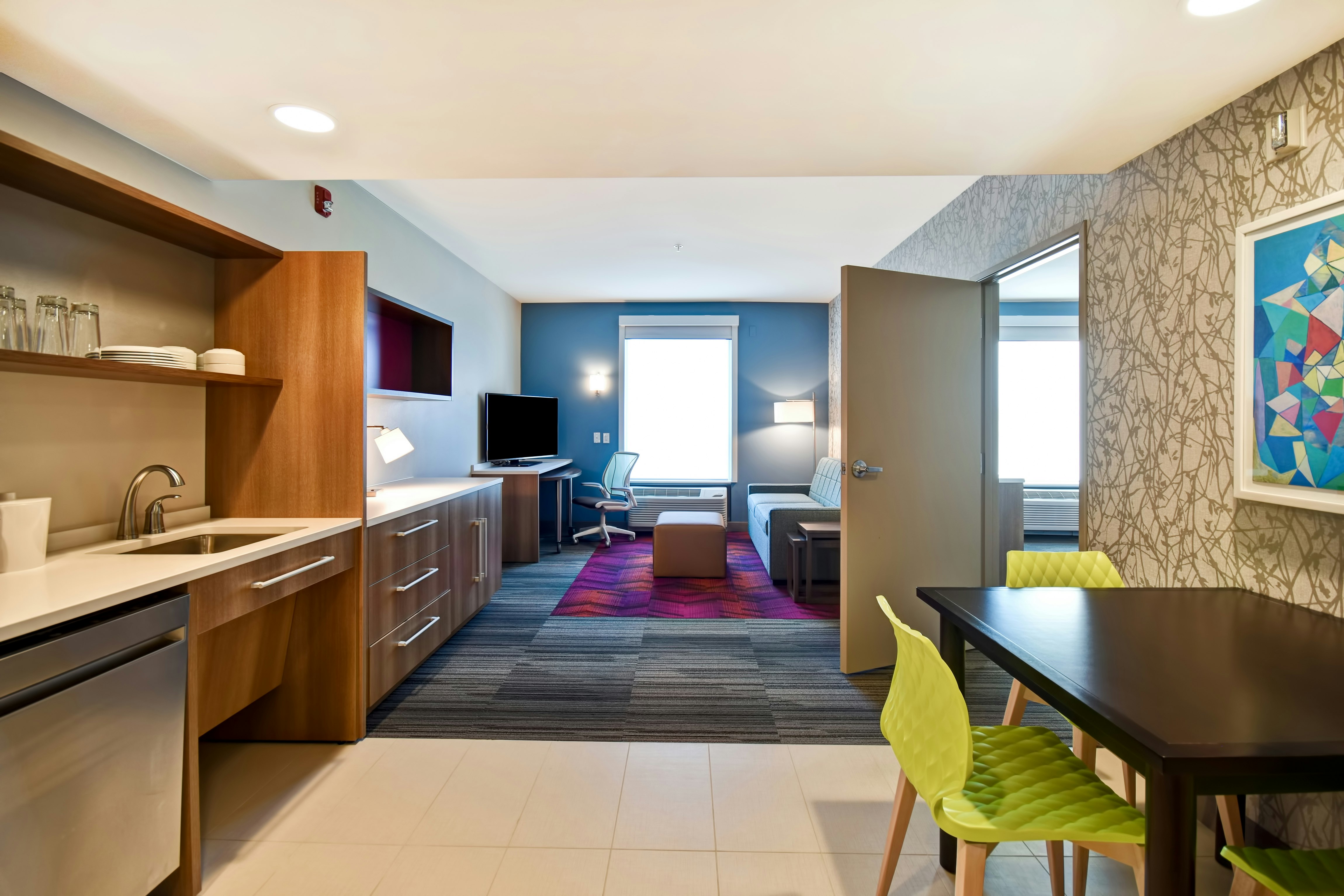 1 KING 1BDRM SUITE NONSMOK
