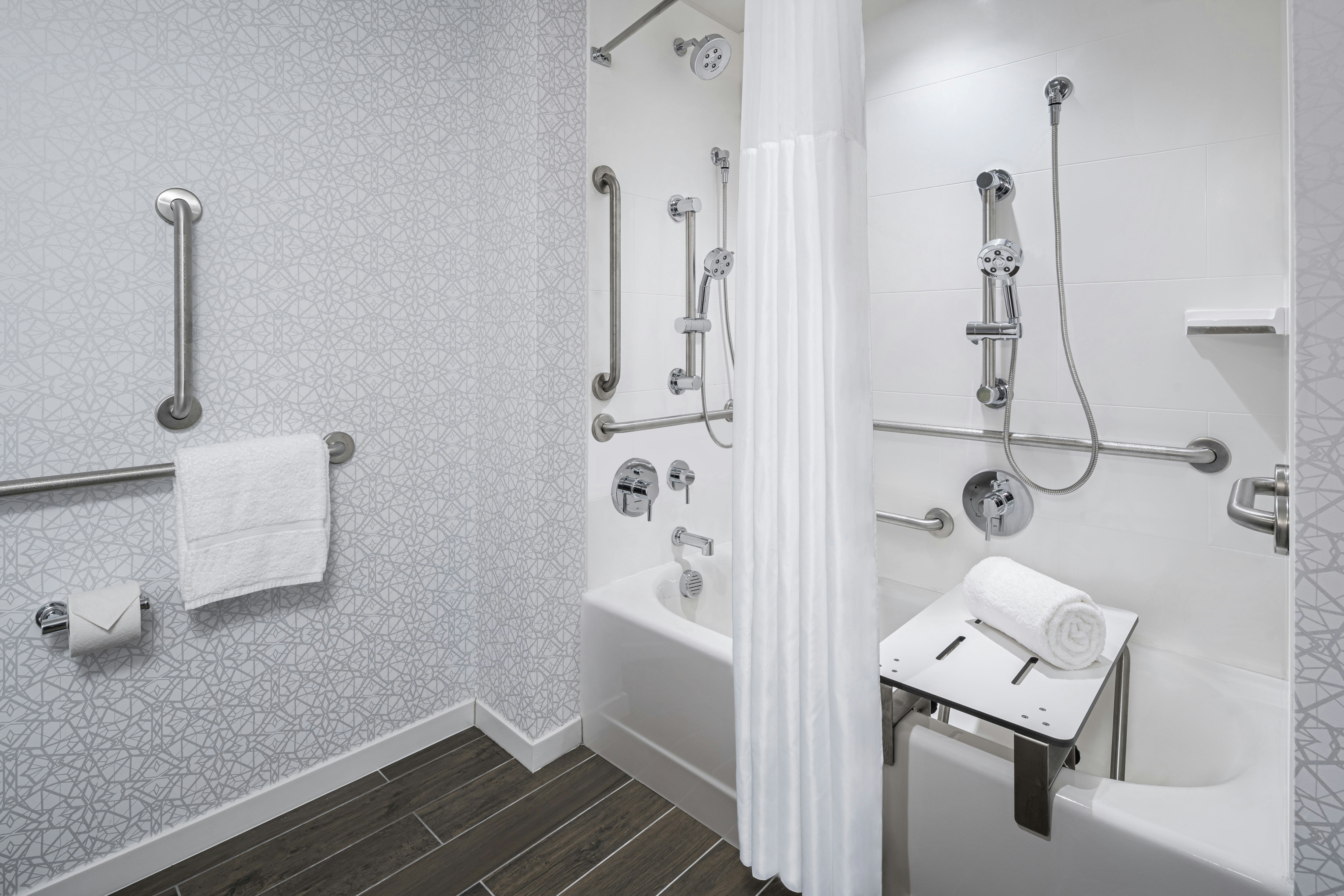 1 KNG ACCESSIBLE TUB NS