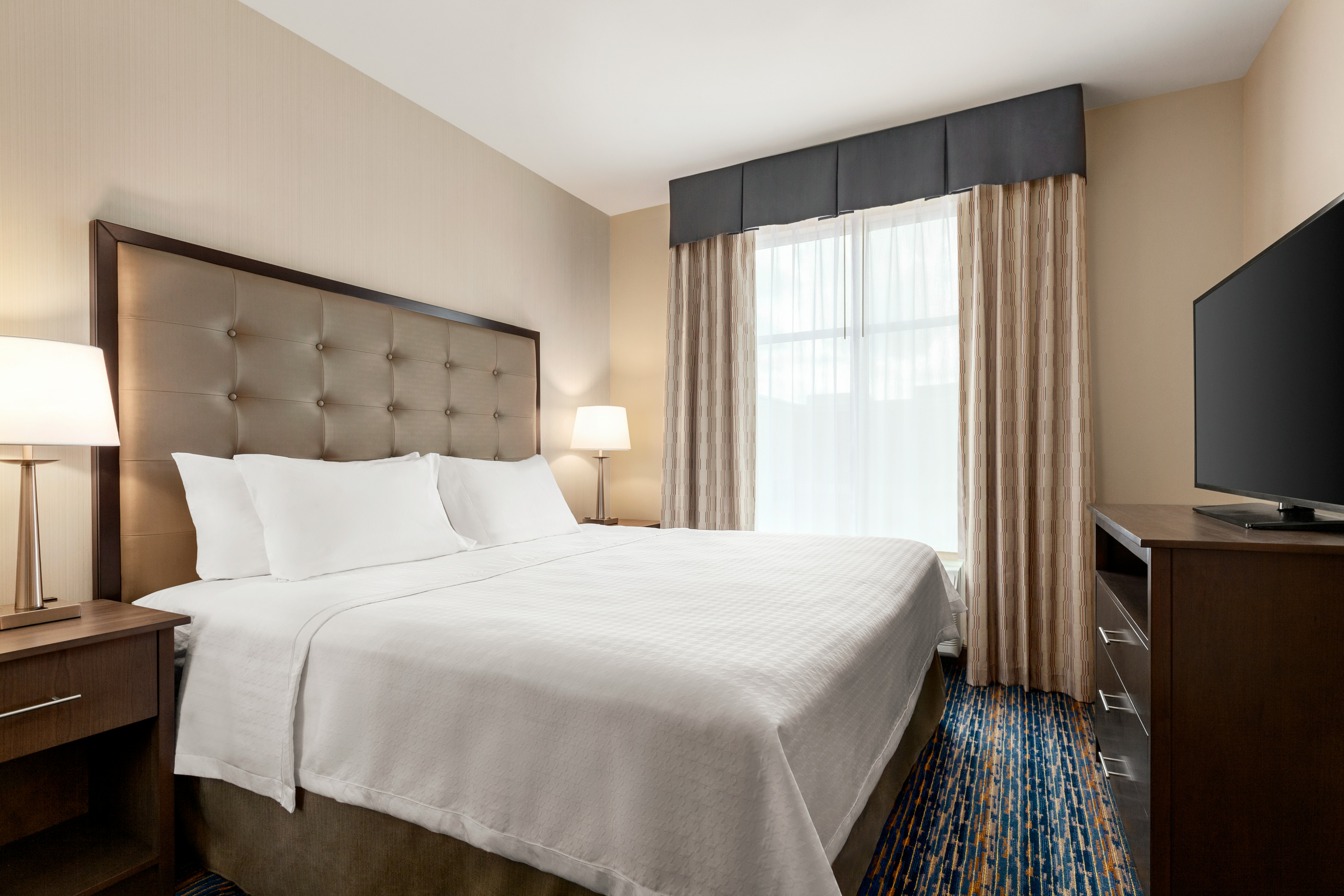 1 KING 1BDRM SUITE NONSMOK