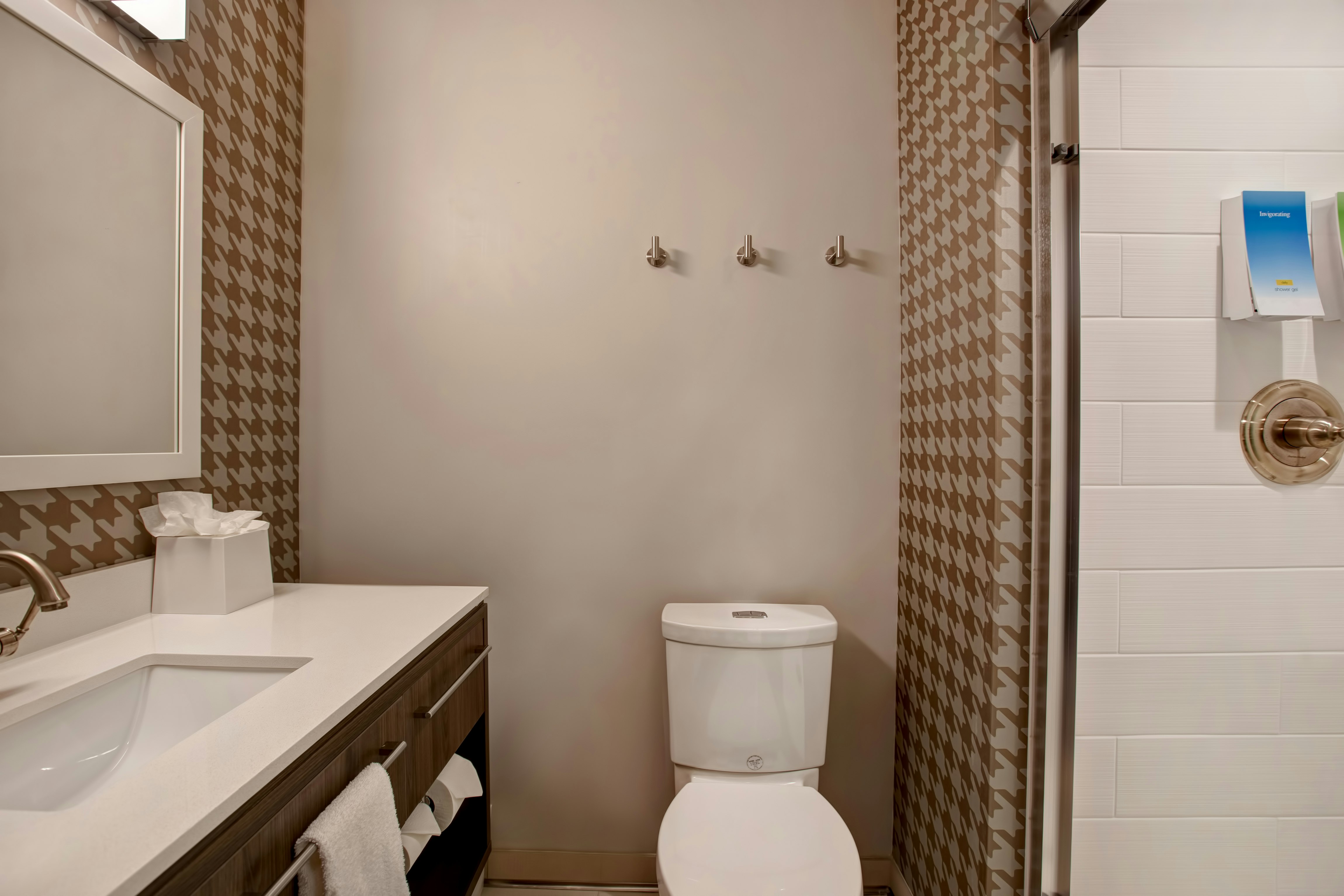 1 KING CORNER STUDIO SUITE