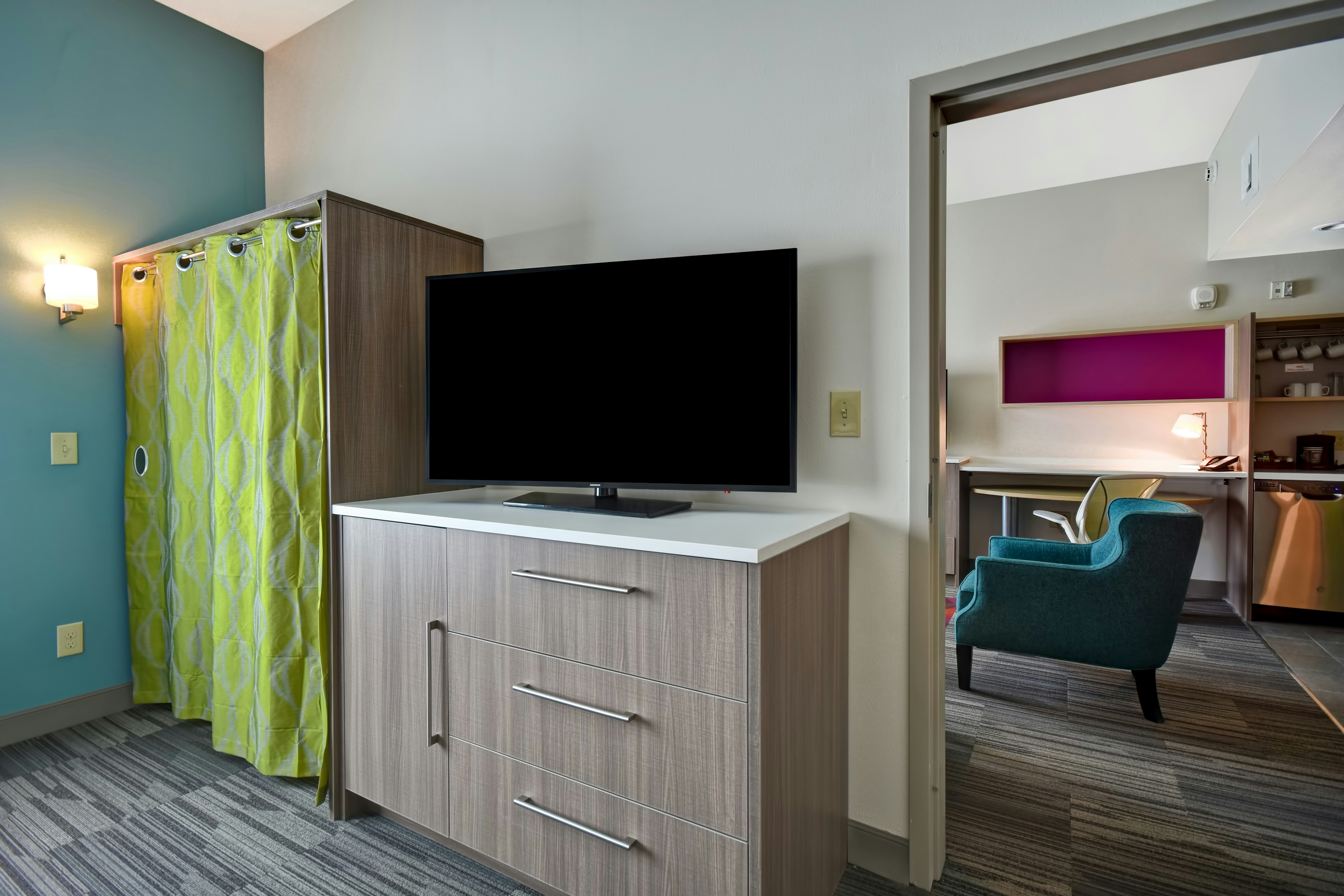 1 KING 1BDRM SUITE NONSMOK