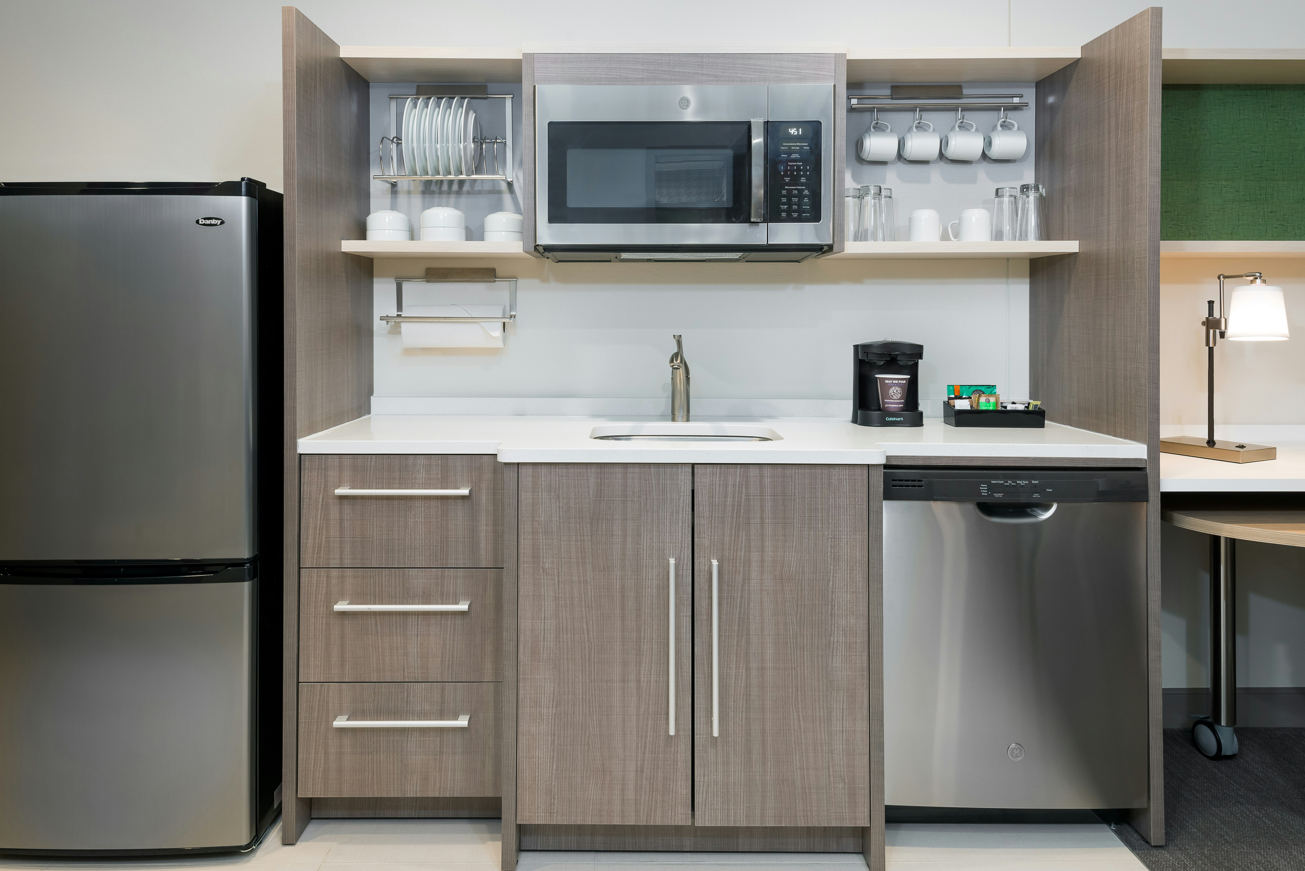 1 KING 1BDRM SUITE NONSMOK