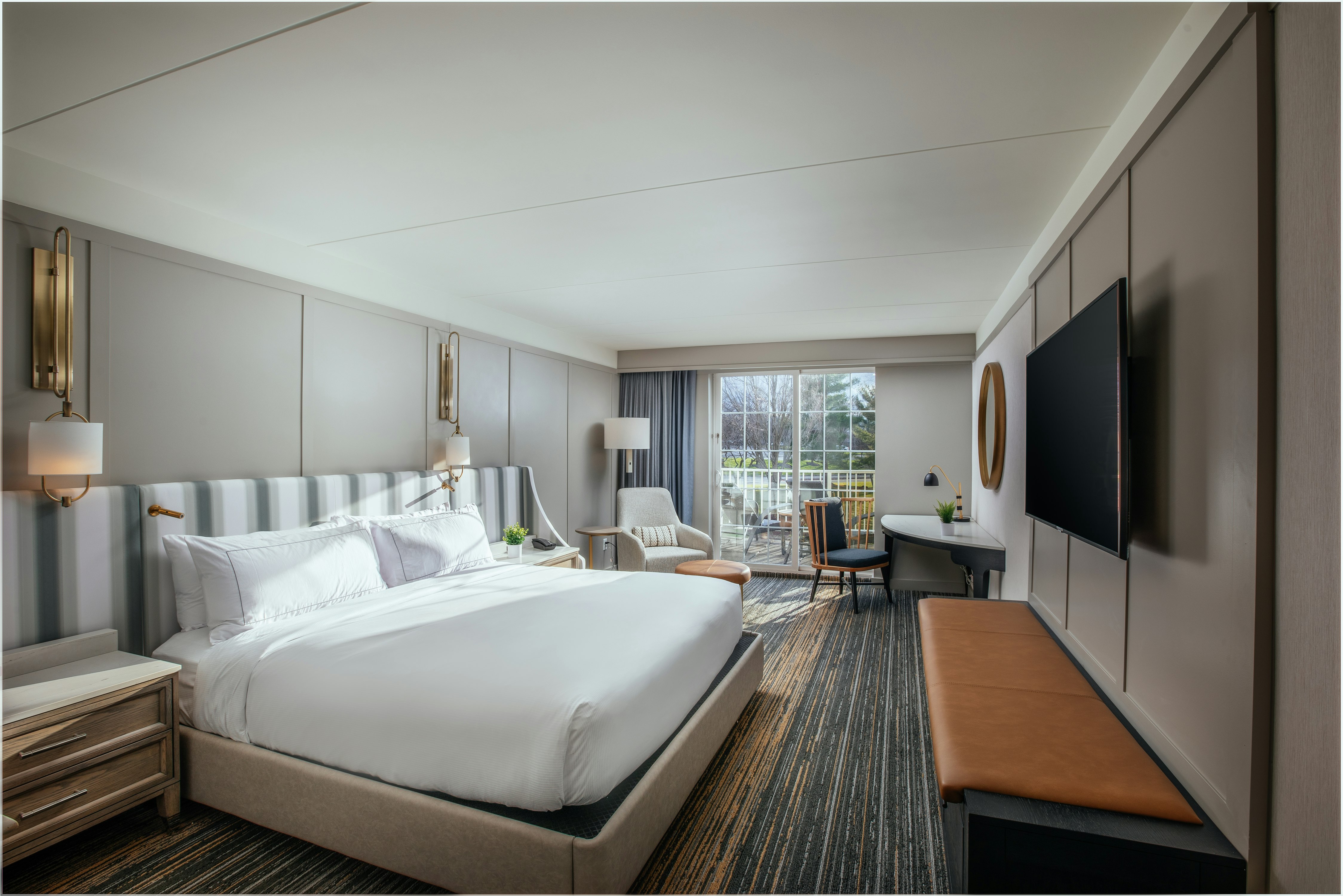 1 KING BED BALCONY