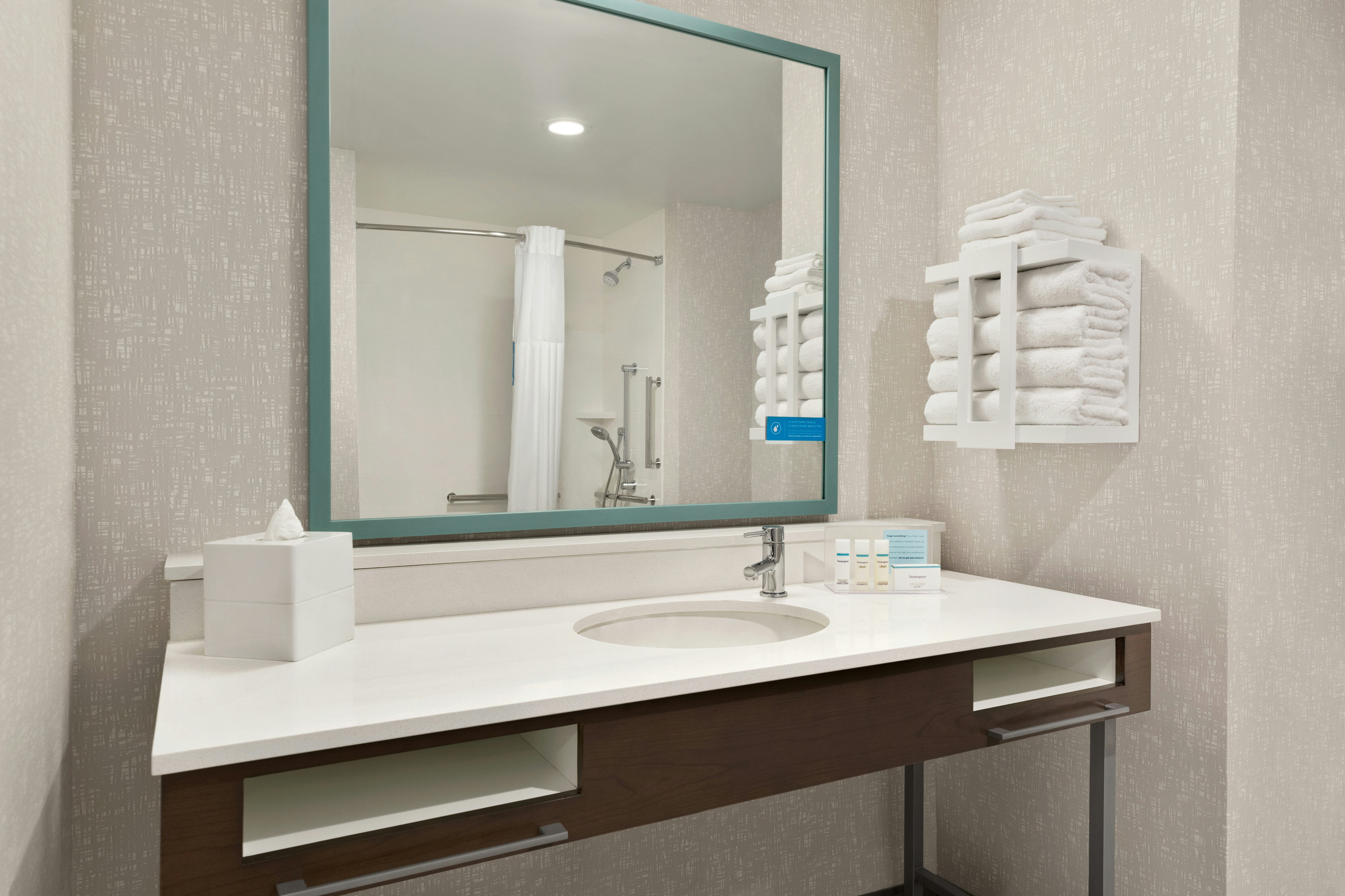 KING ACCESSIBLE ROOM NS