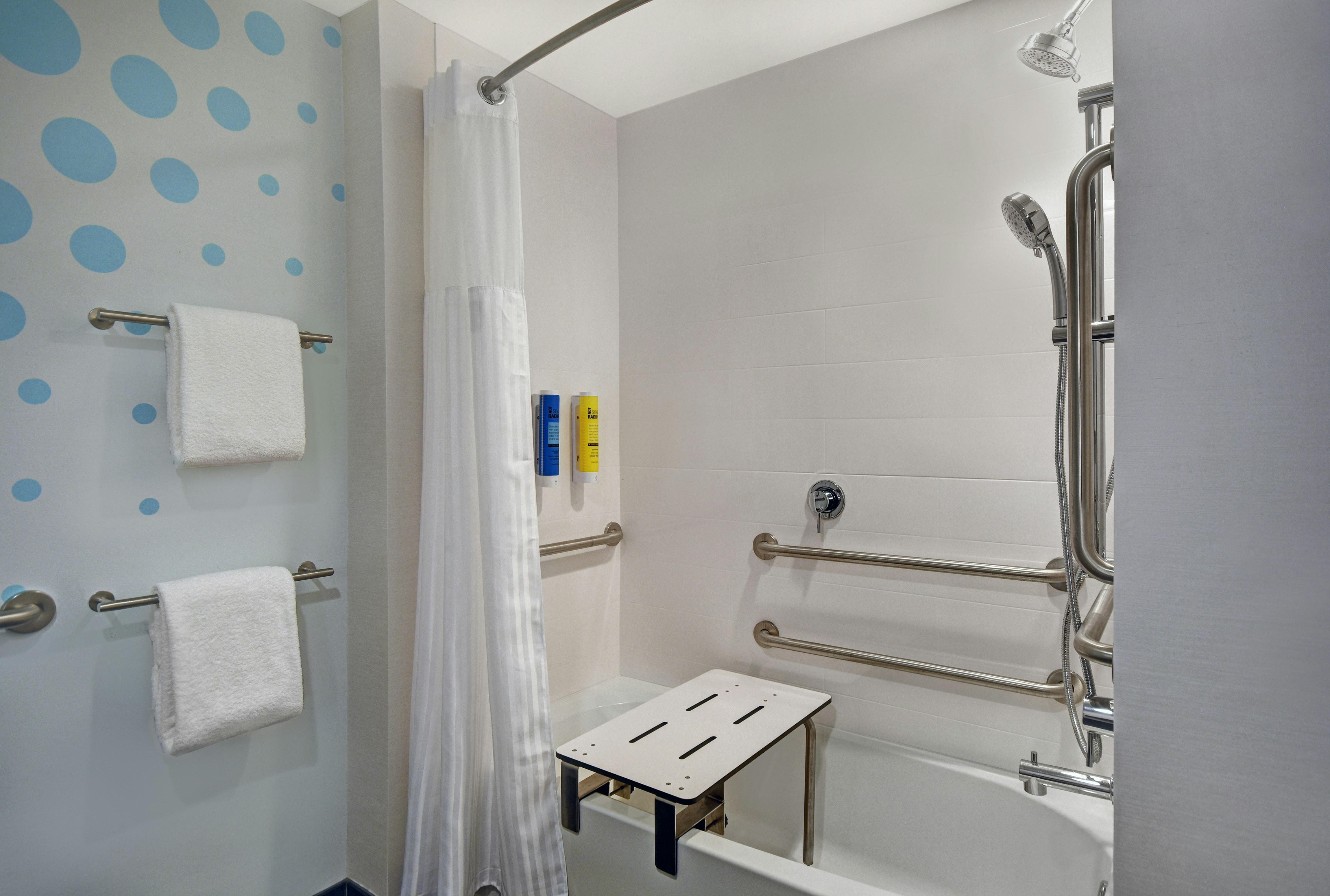 1 KING ACCESSIBLE TUB