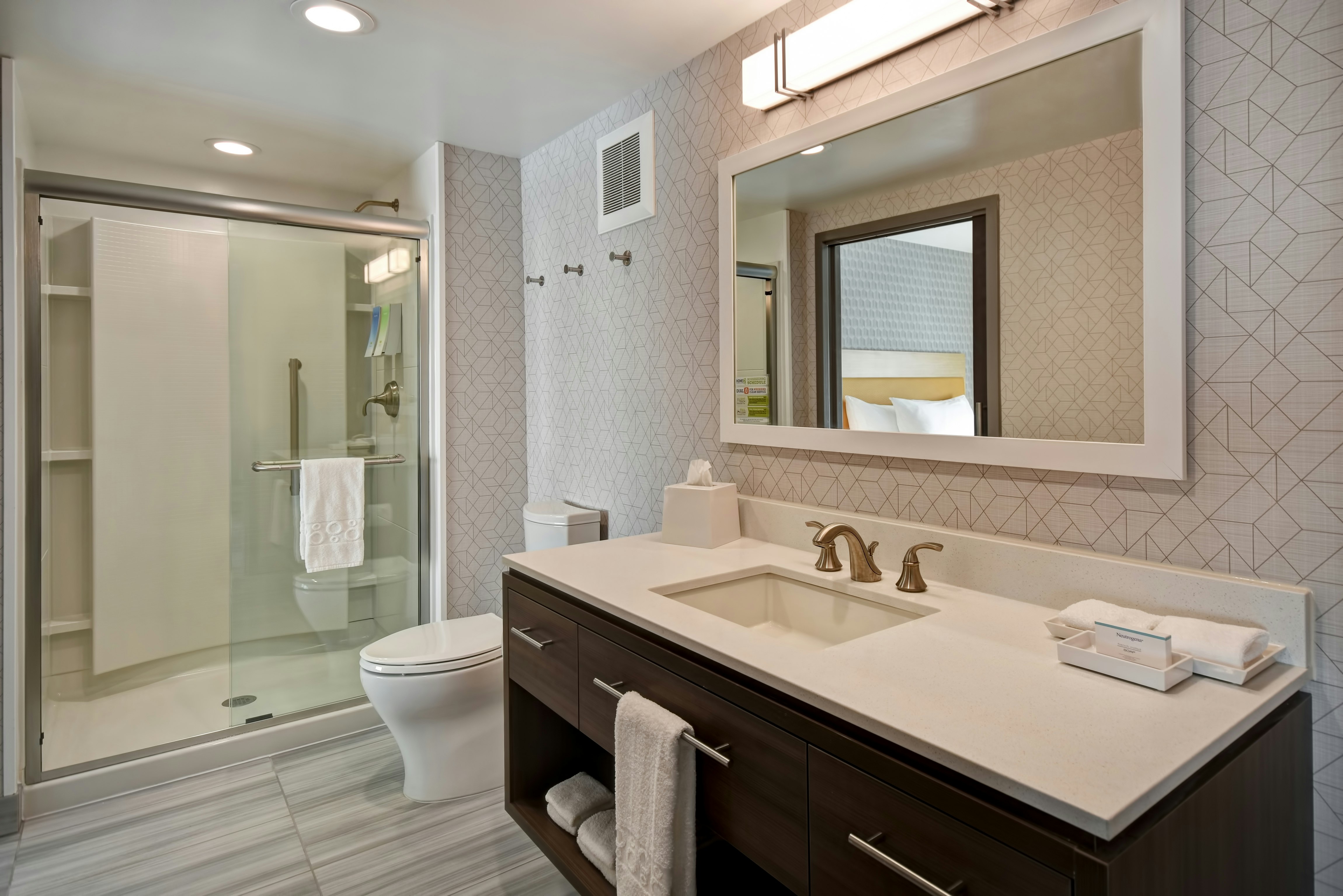 1 KING 1BDRM SUITE NONSMOK