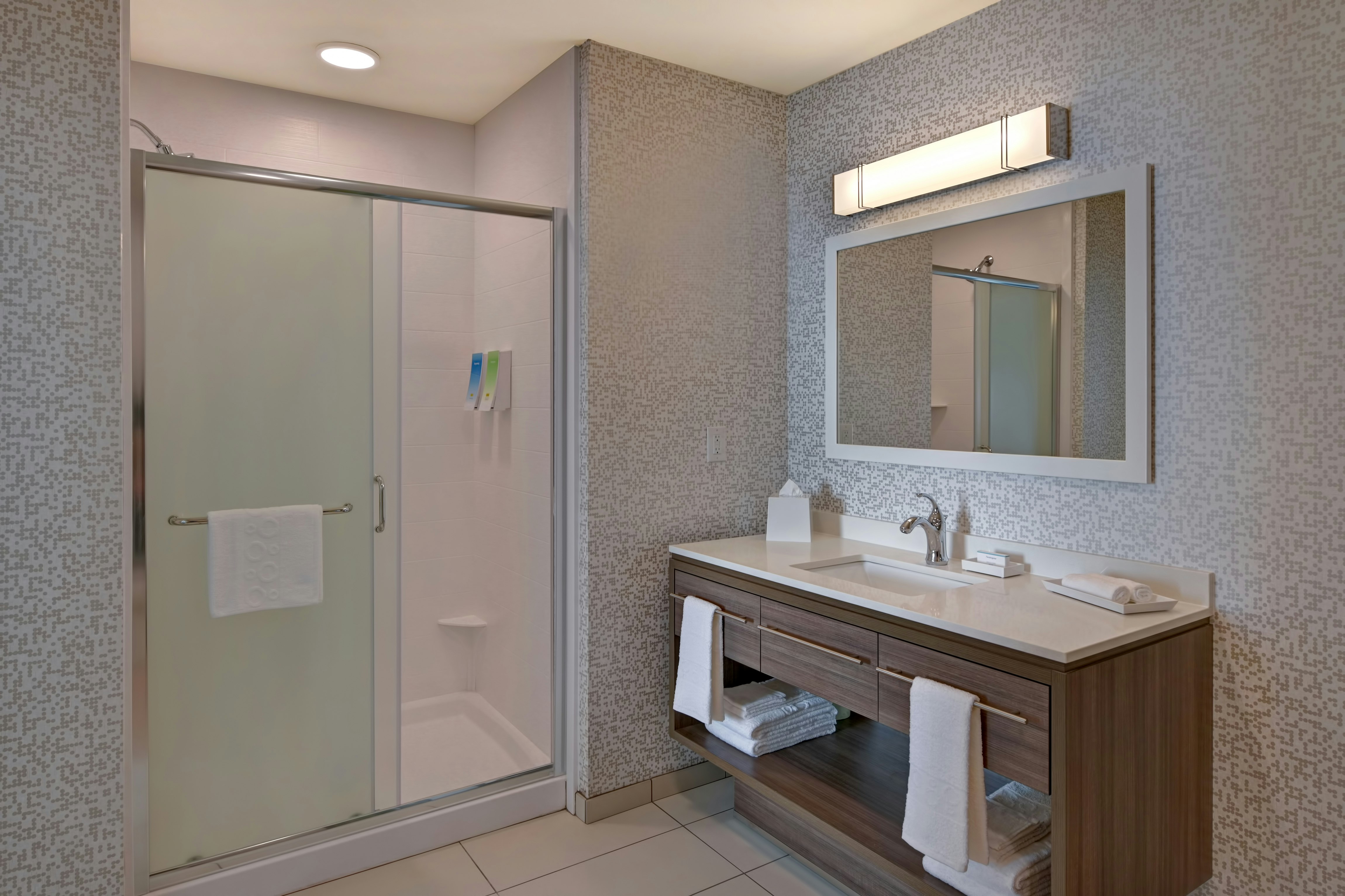 1 KING 1BDRM SUITE NONSMOK