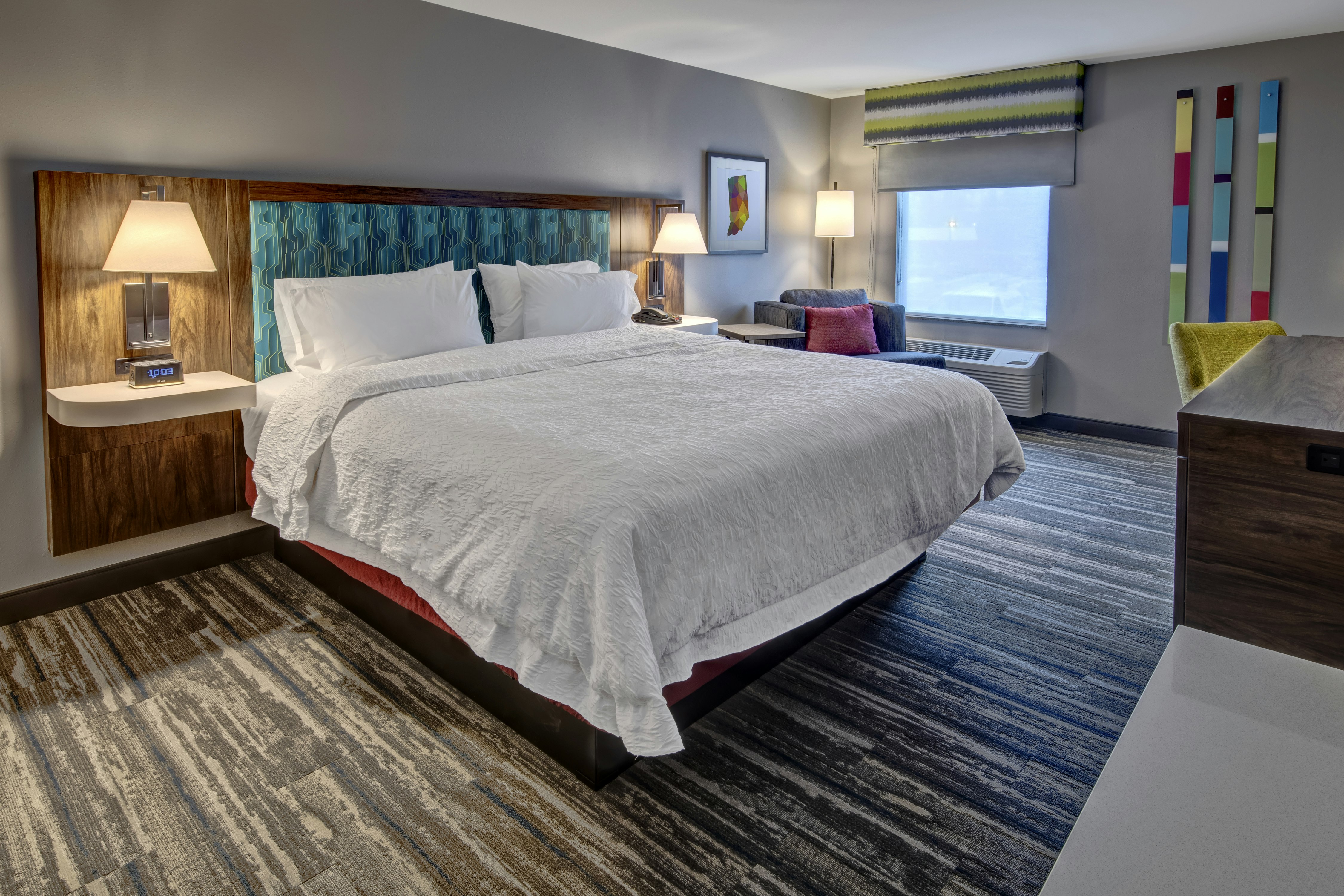 KING ROOM W/ FRIDGE NS