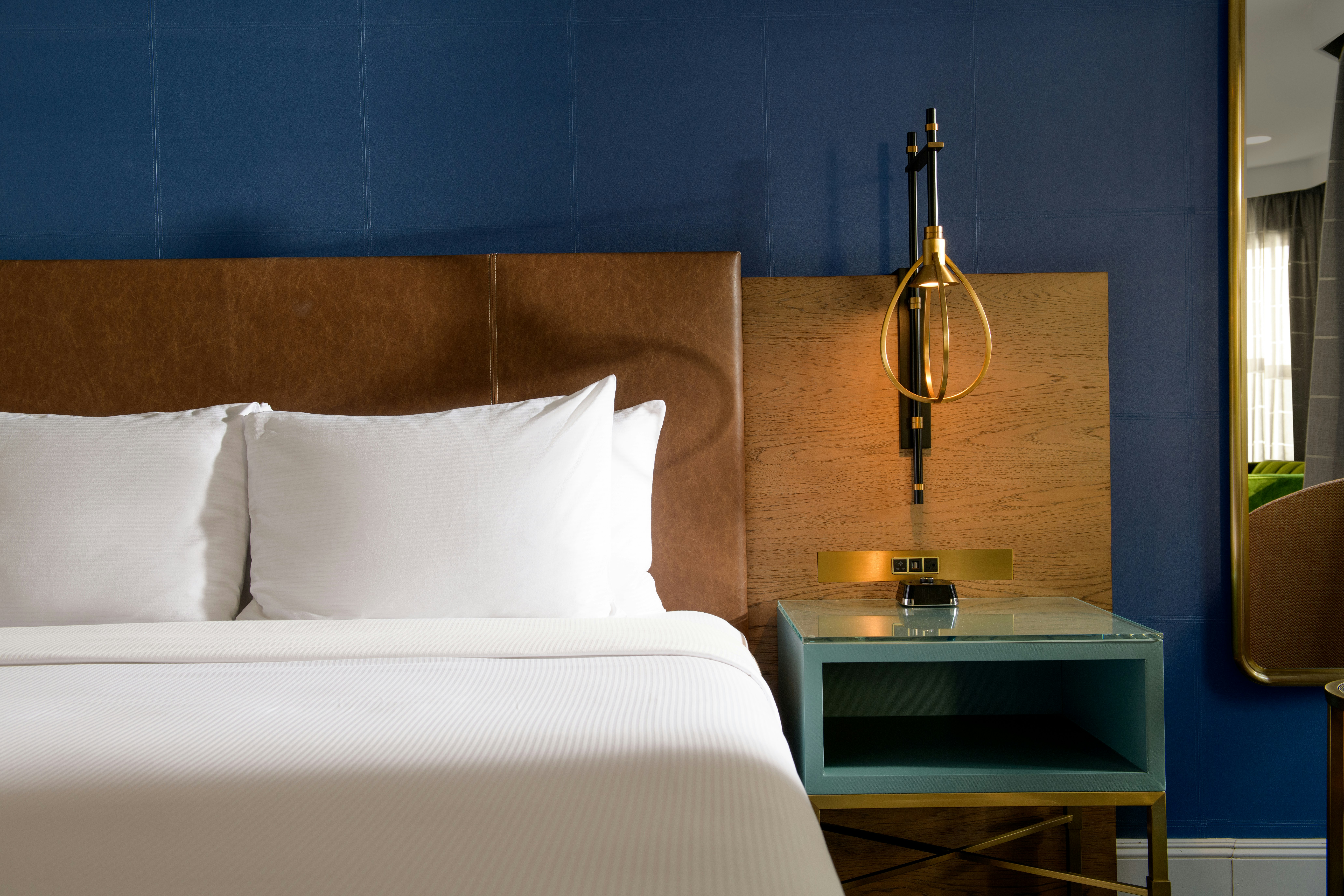 1 KING BED DELUXE ROOM