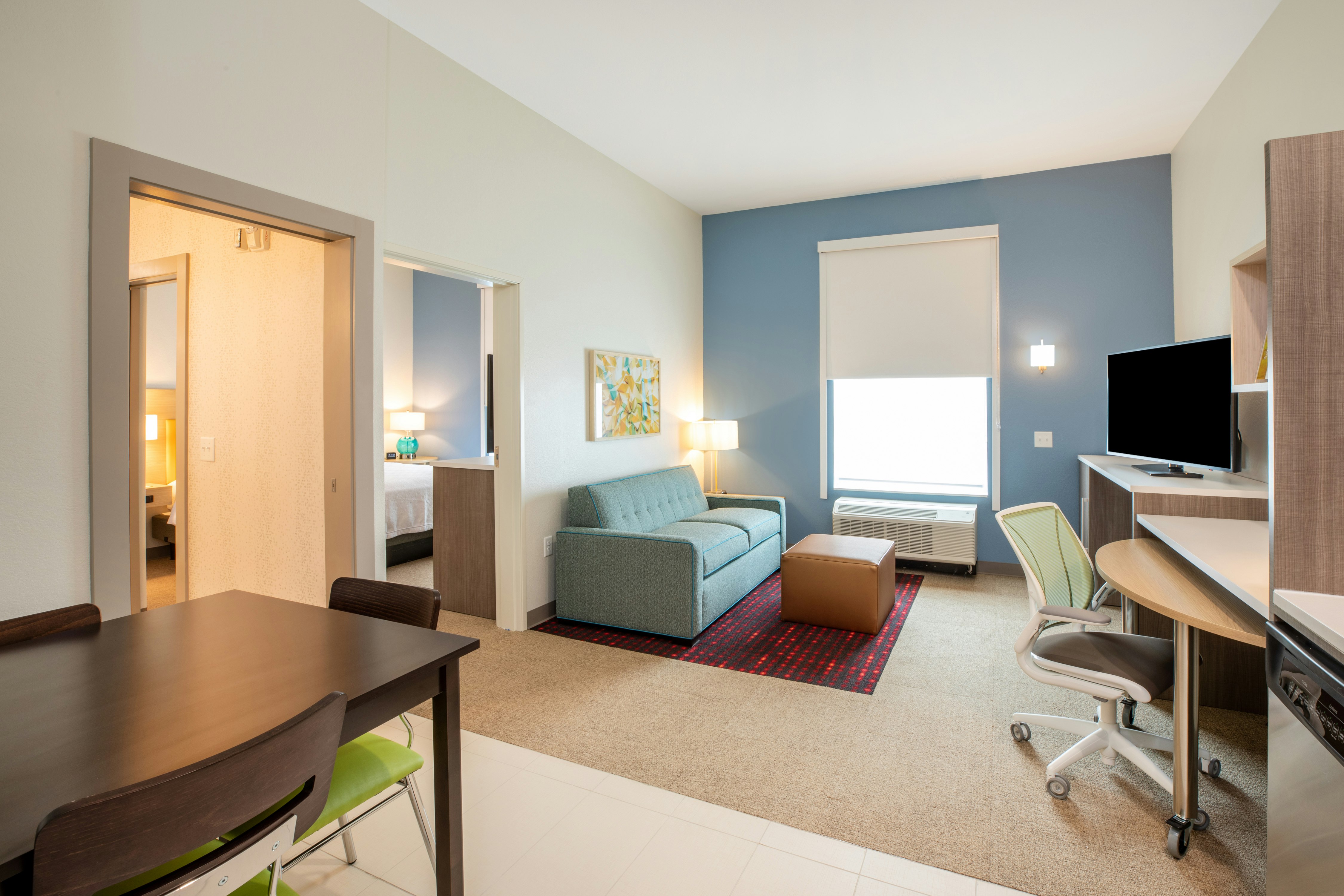 1 KING 1BDRM SUITE NONSMOK