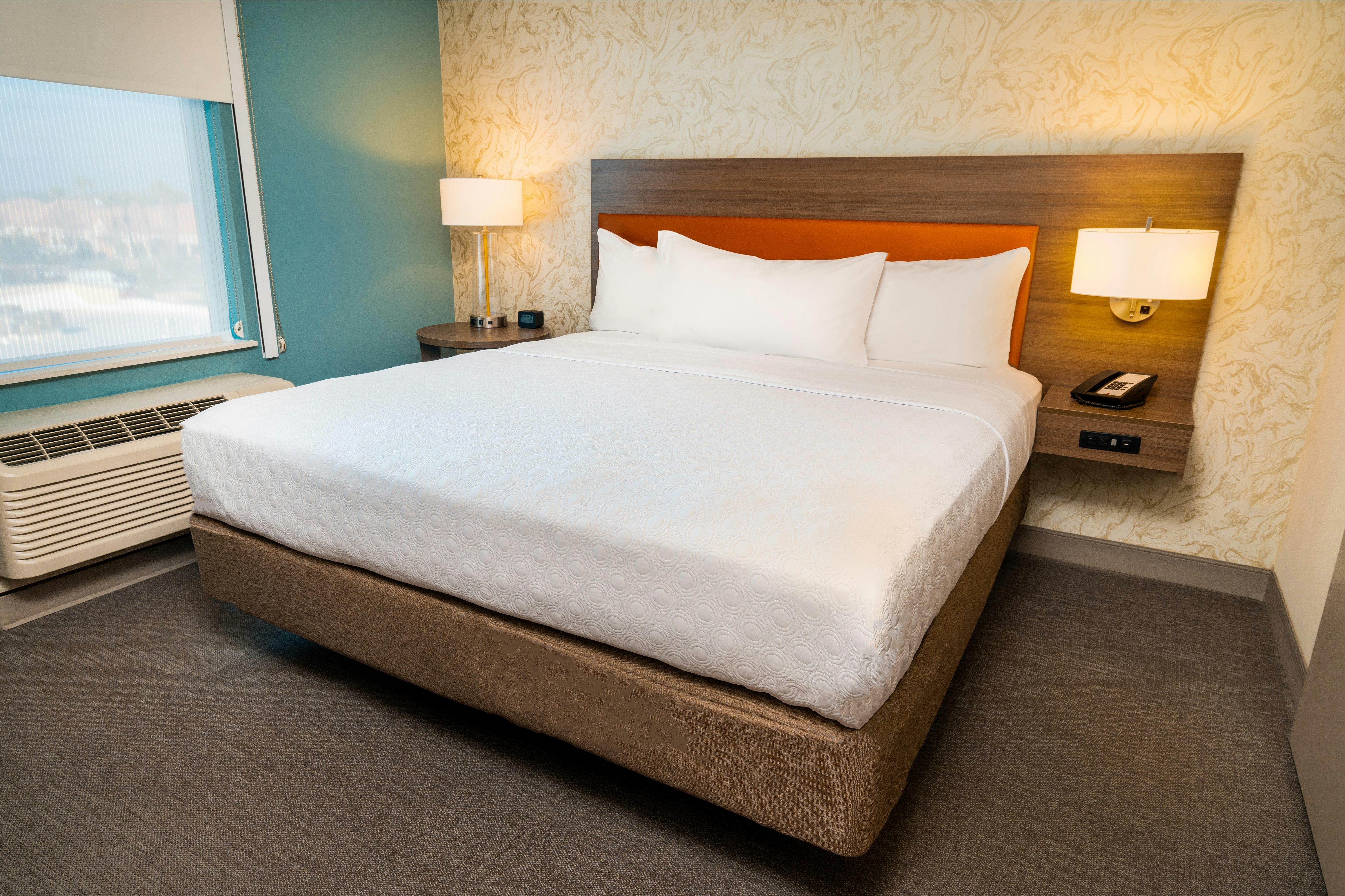 1 KING 1BDRM SUITE NONSMOK