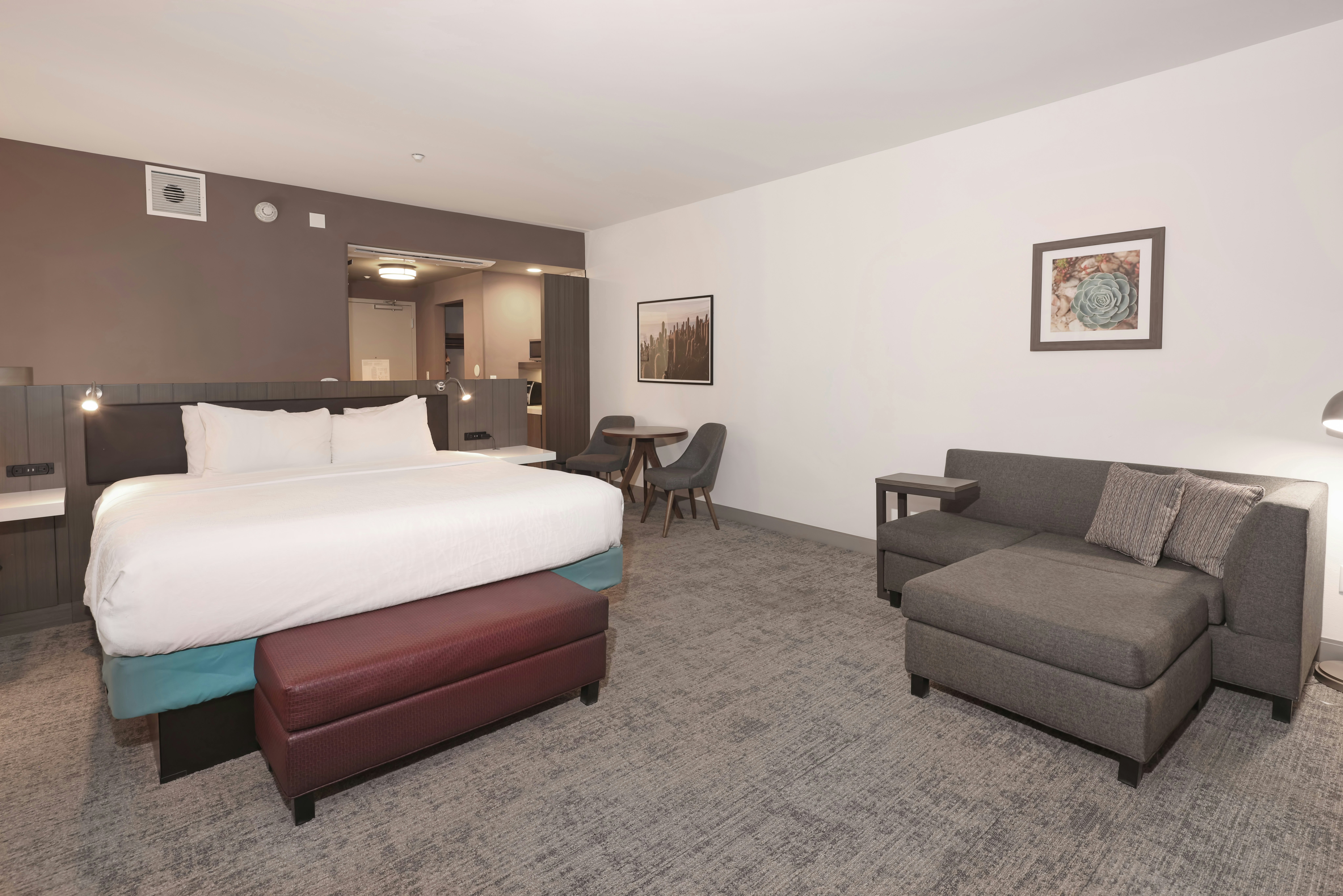 1 KING BED DELUXE