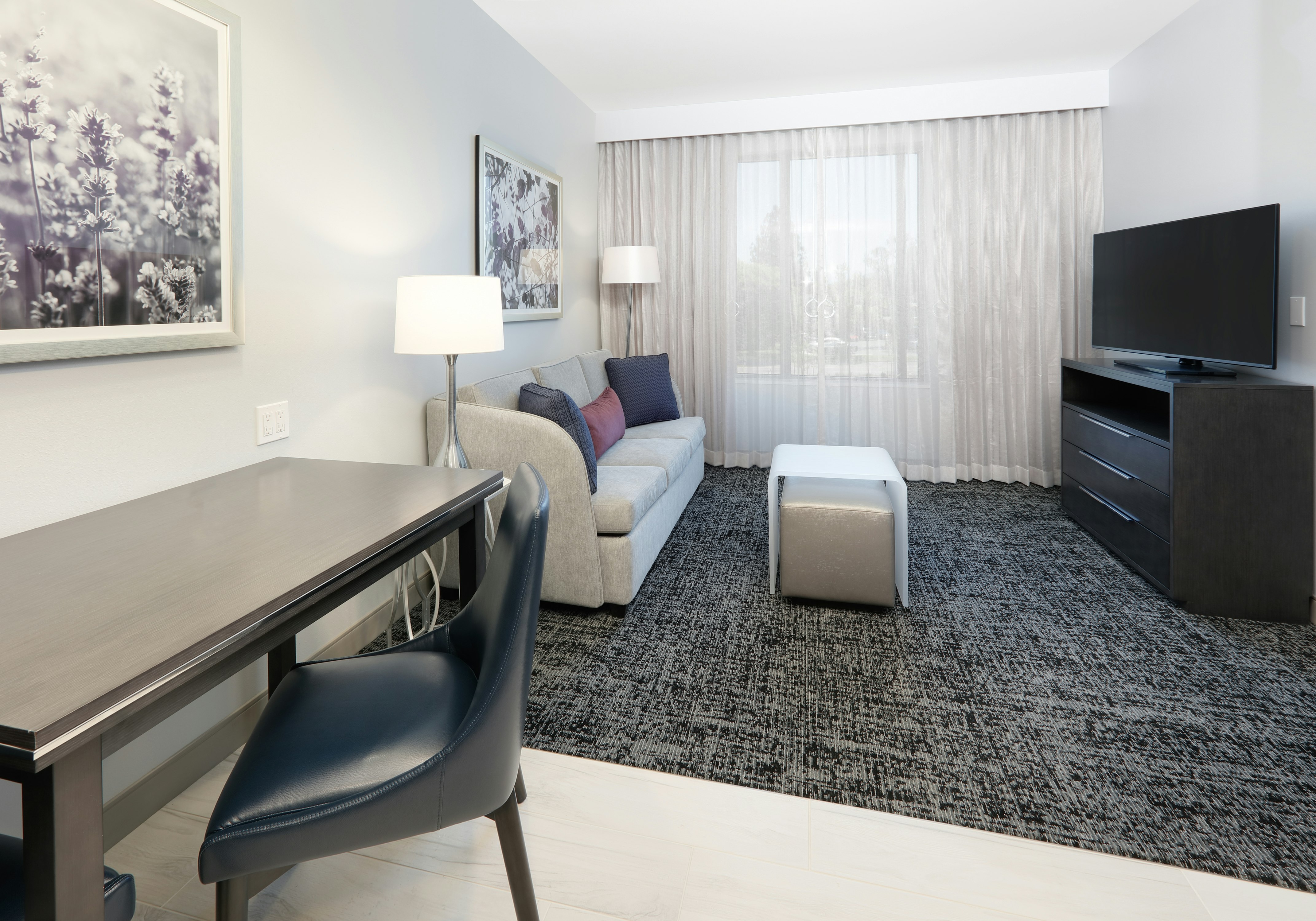 1 KING 1BDRM SUITE NONSMOK