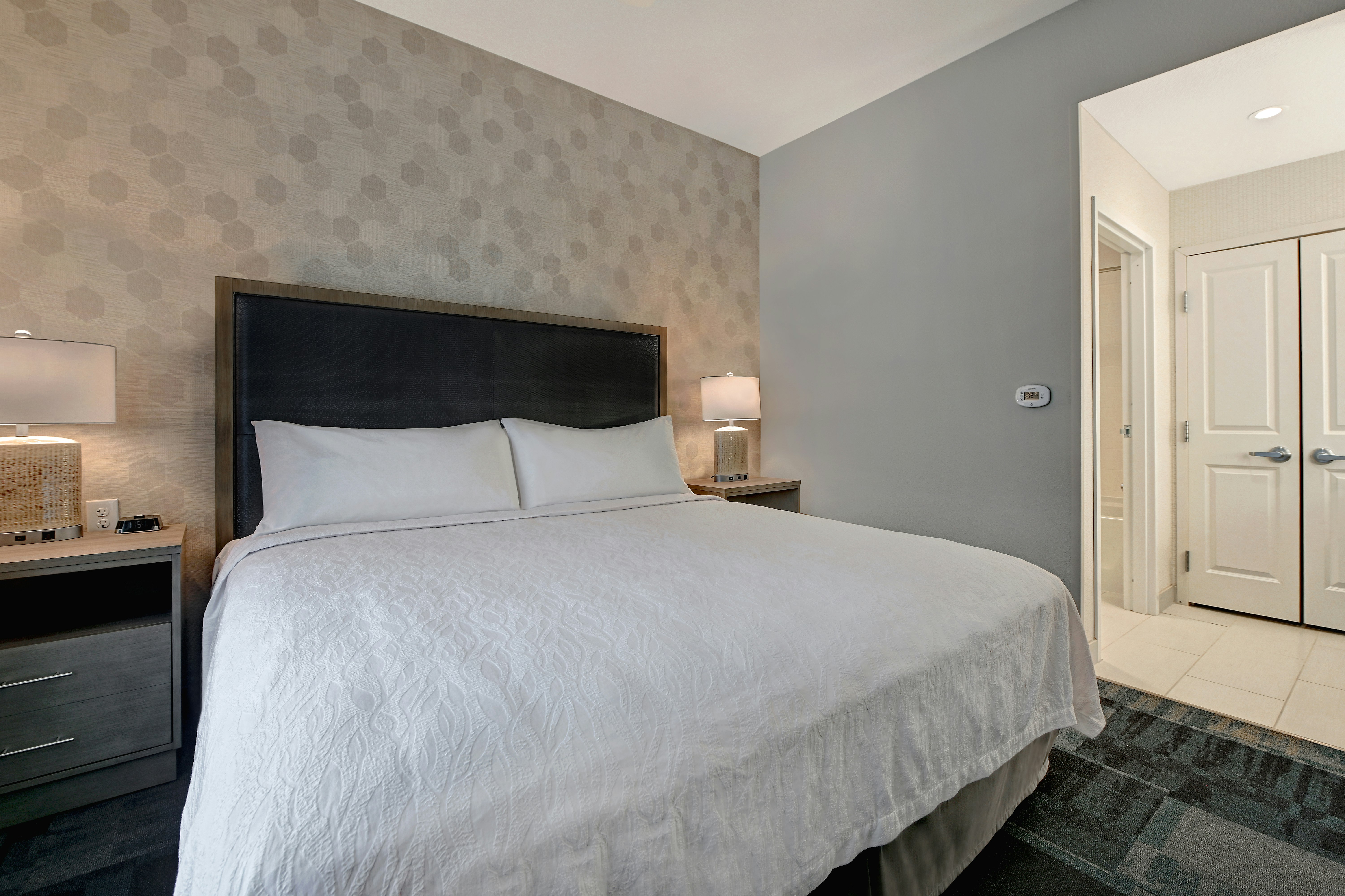1 KING 1BDRM SUITE NONSMOK