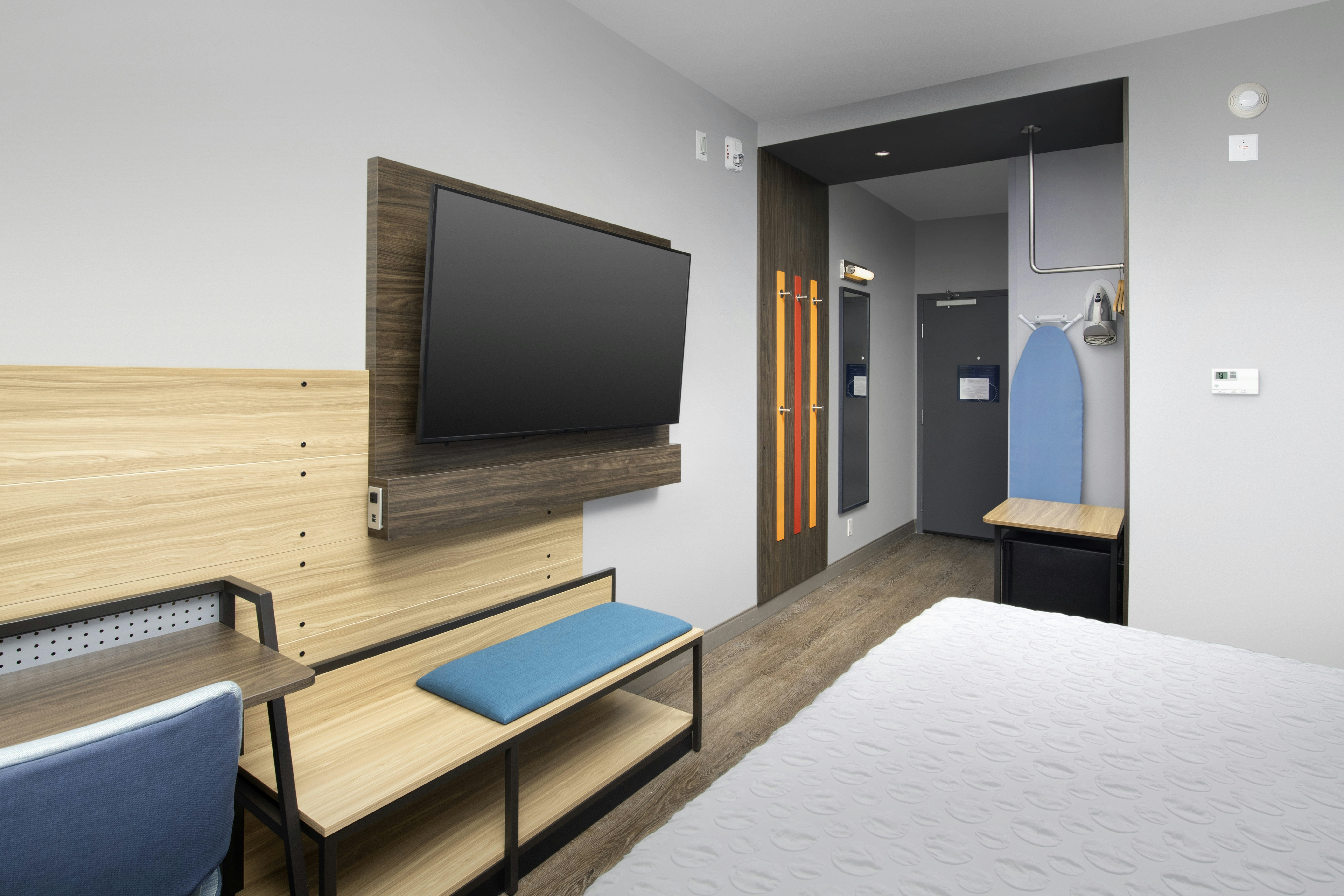 1 KING BED