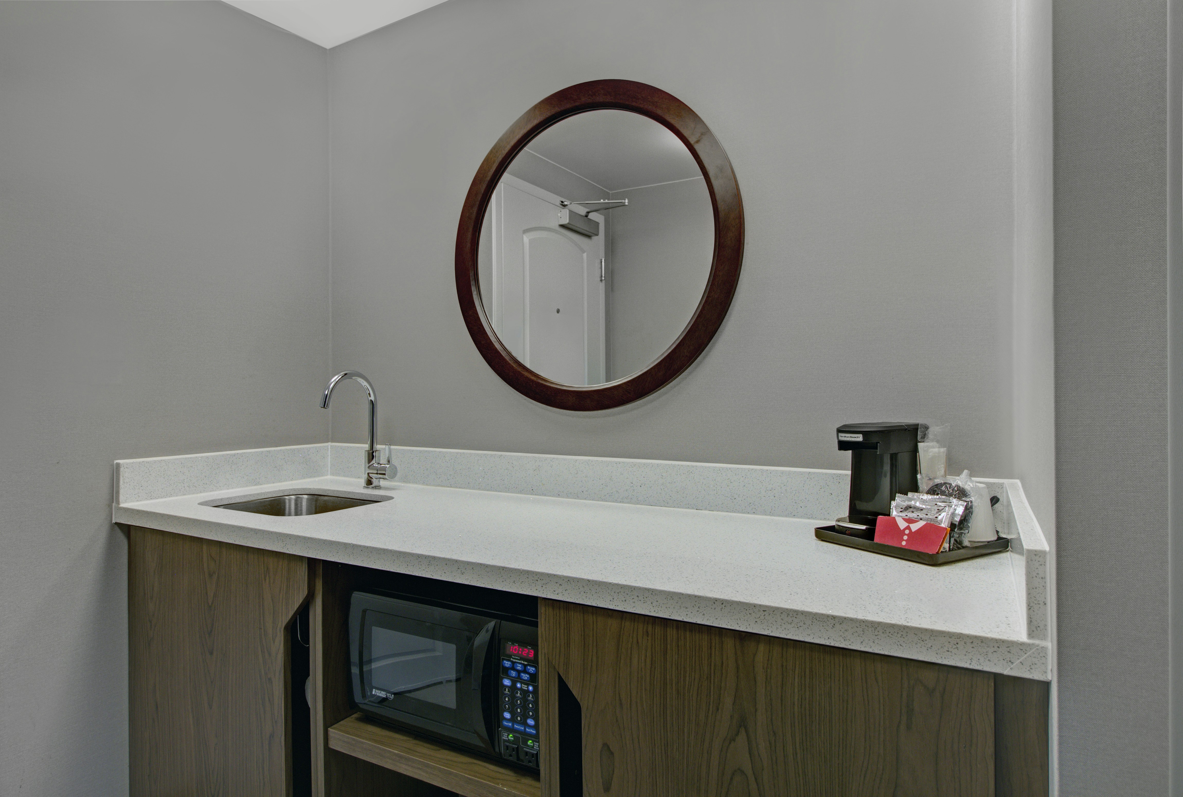 Hampton Inn & Suites Syracuse Dewitt