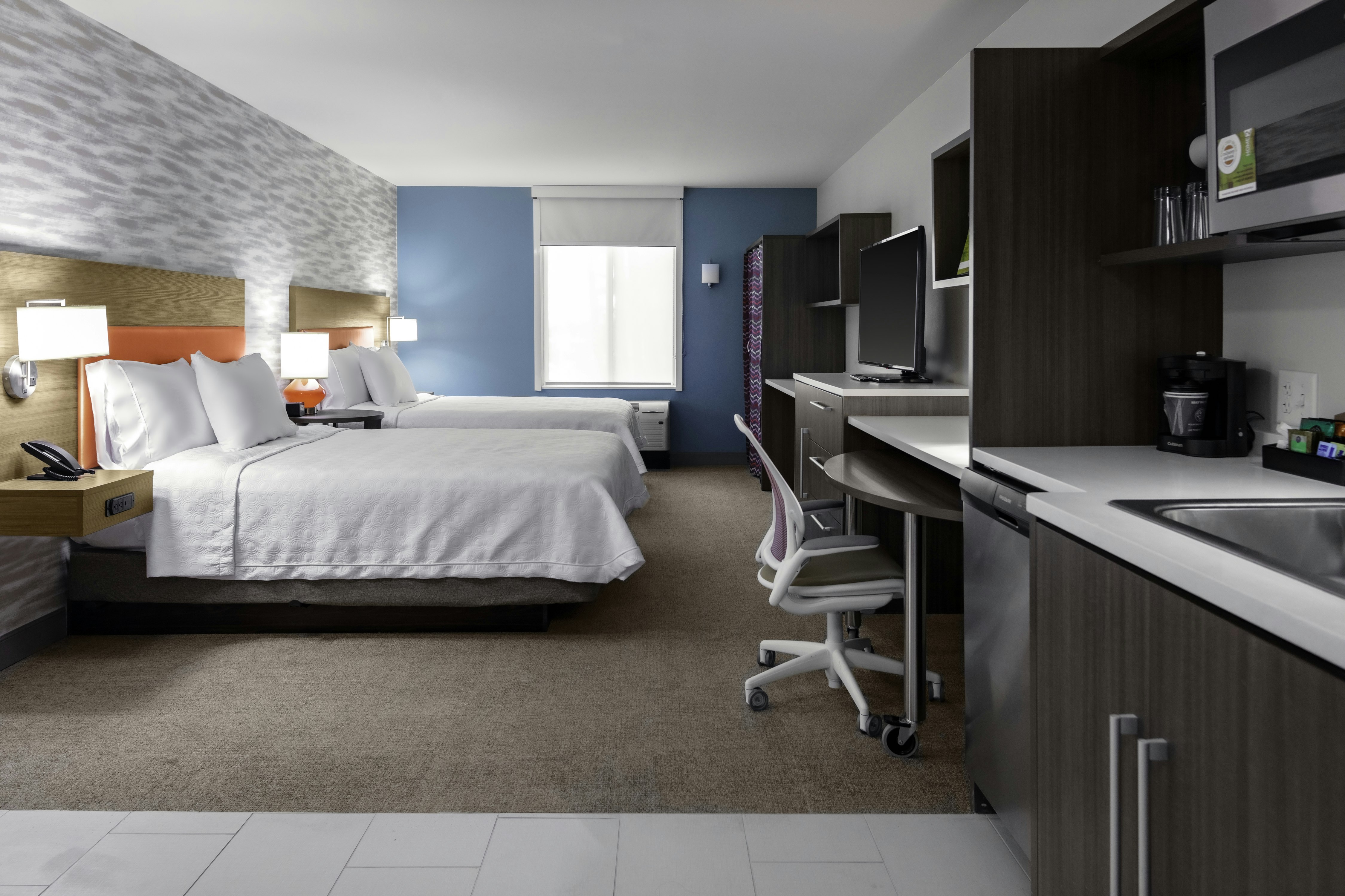 1 KING 2 QUEENS SUITE NS