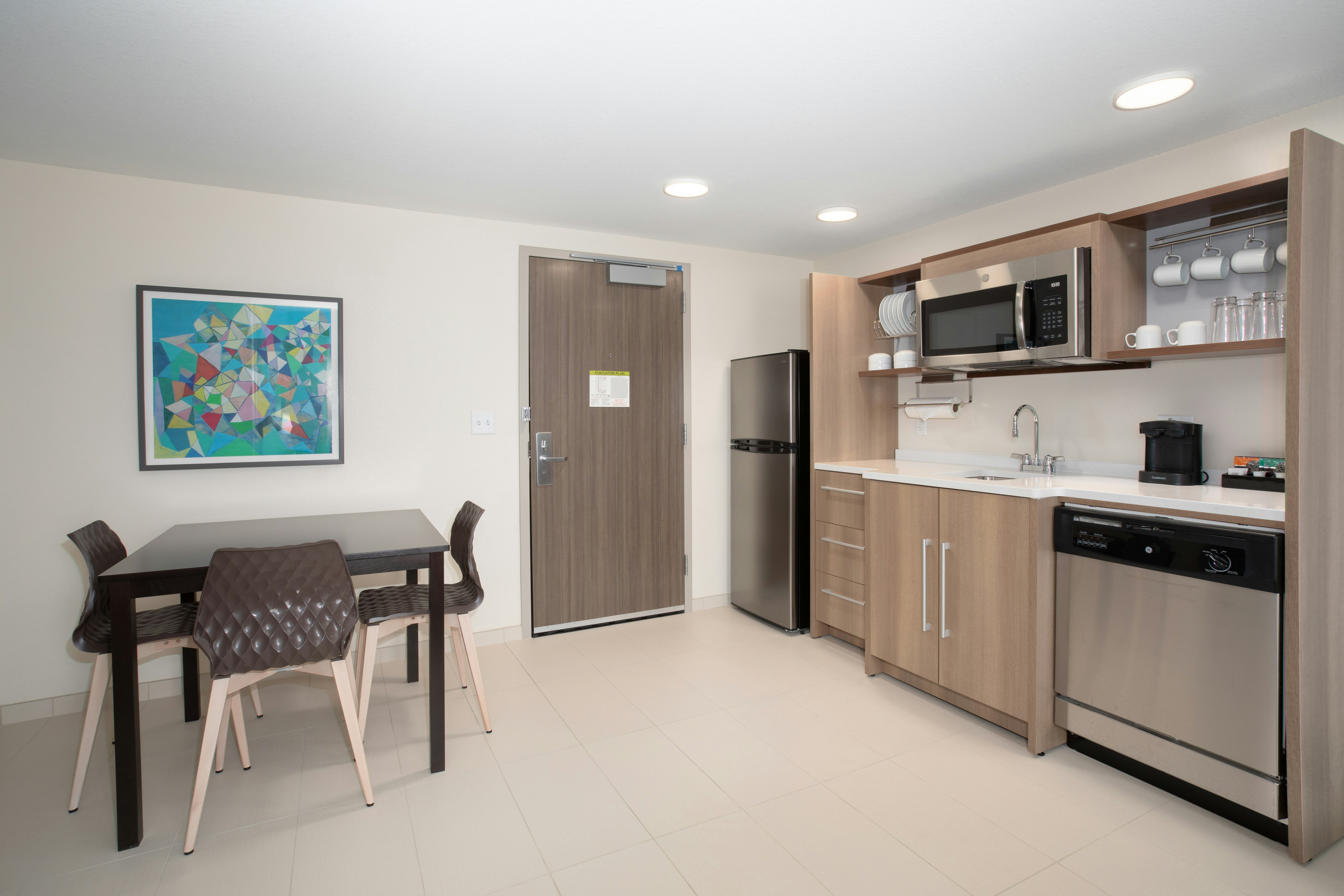 1 KING 1BDRM SUITE NONSMOK