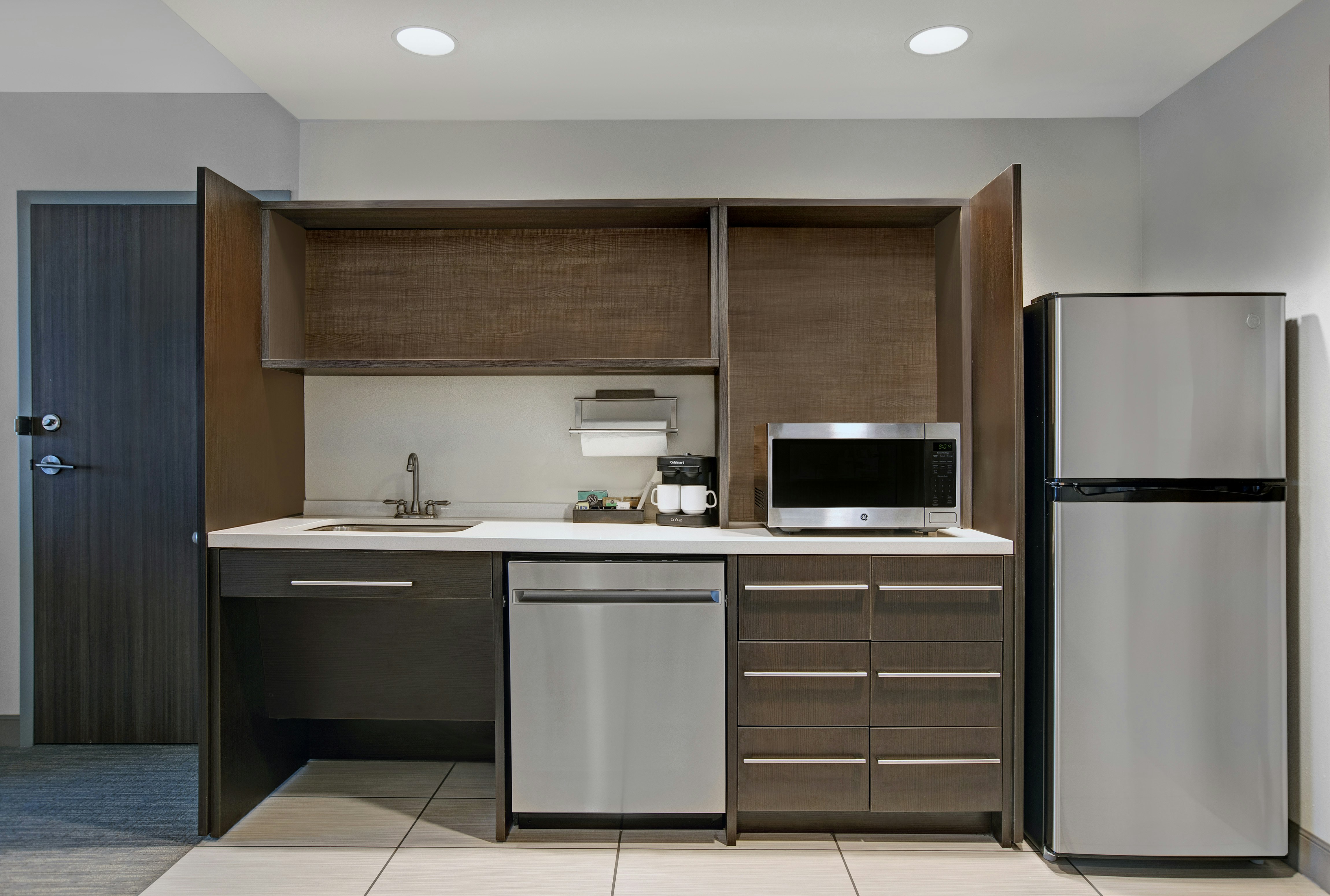 1KING ACC TUB SUITE
