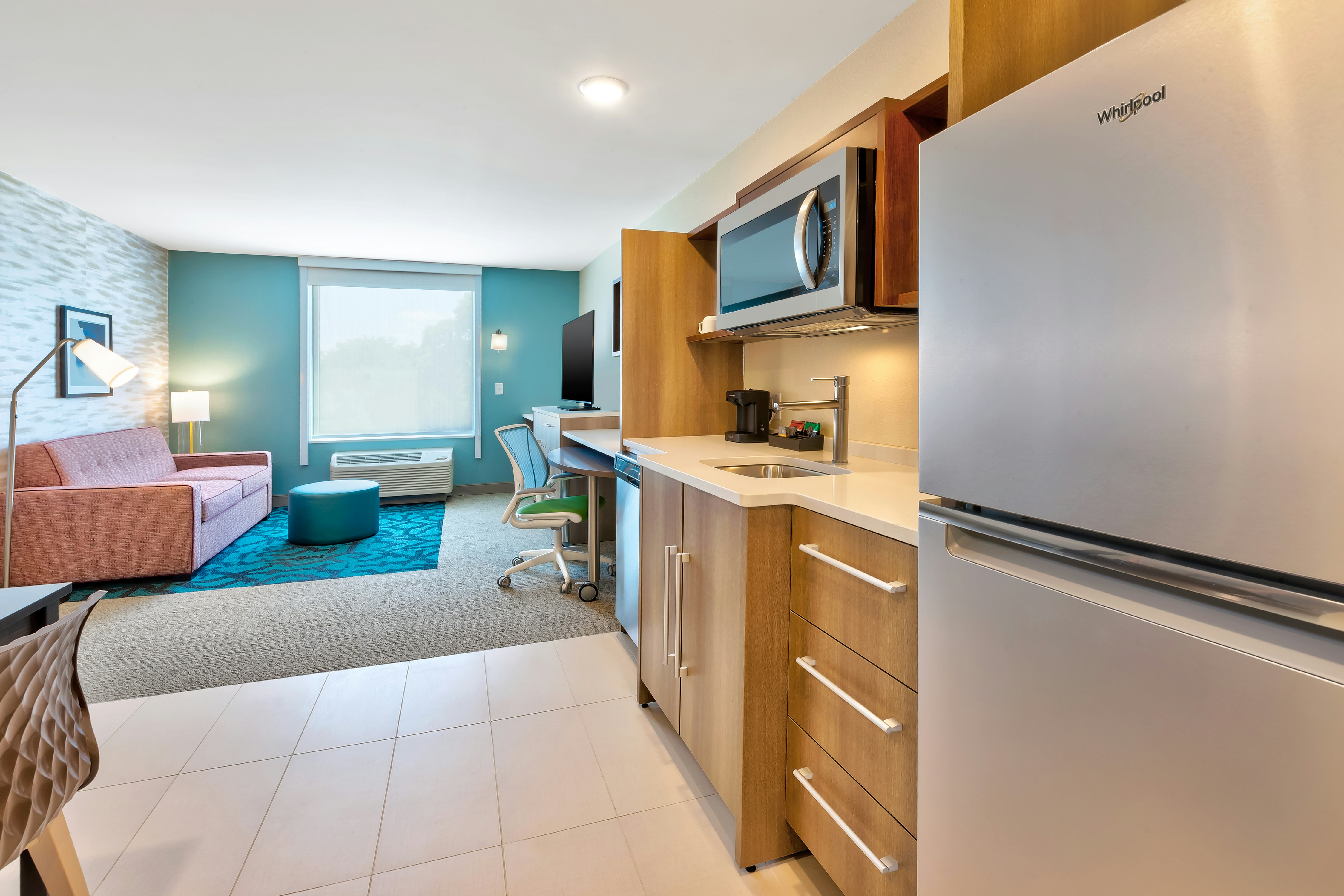 1 KING 1BDRM SUITE NONSMOK