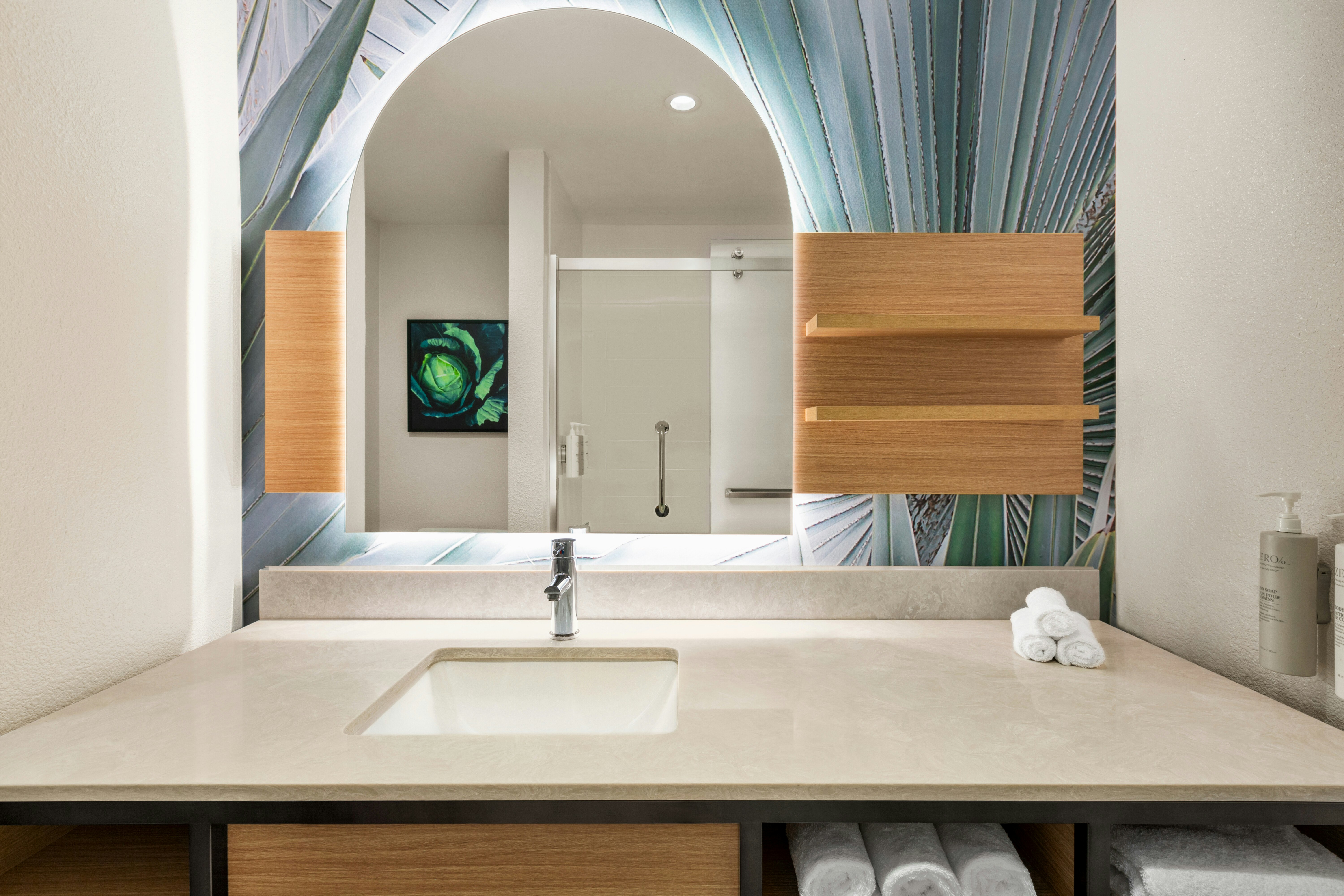 1 KING JR SUITE POOLVIEW