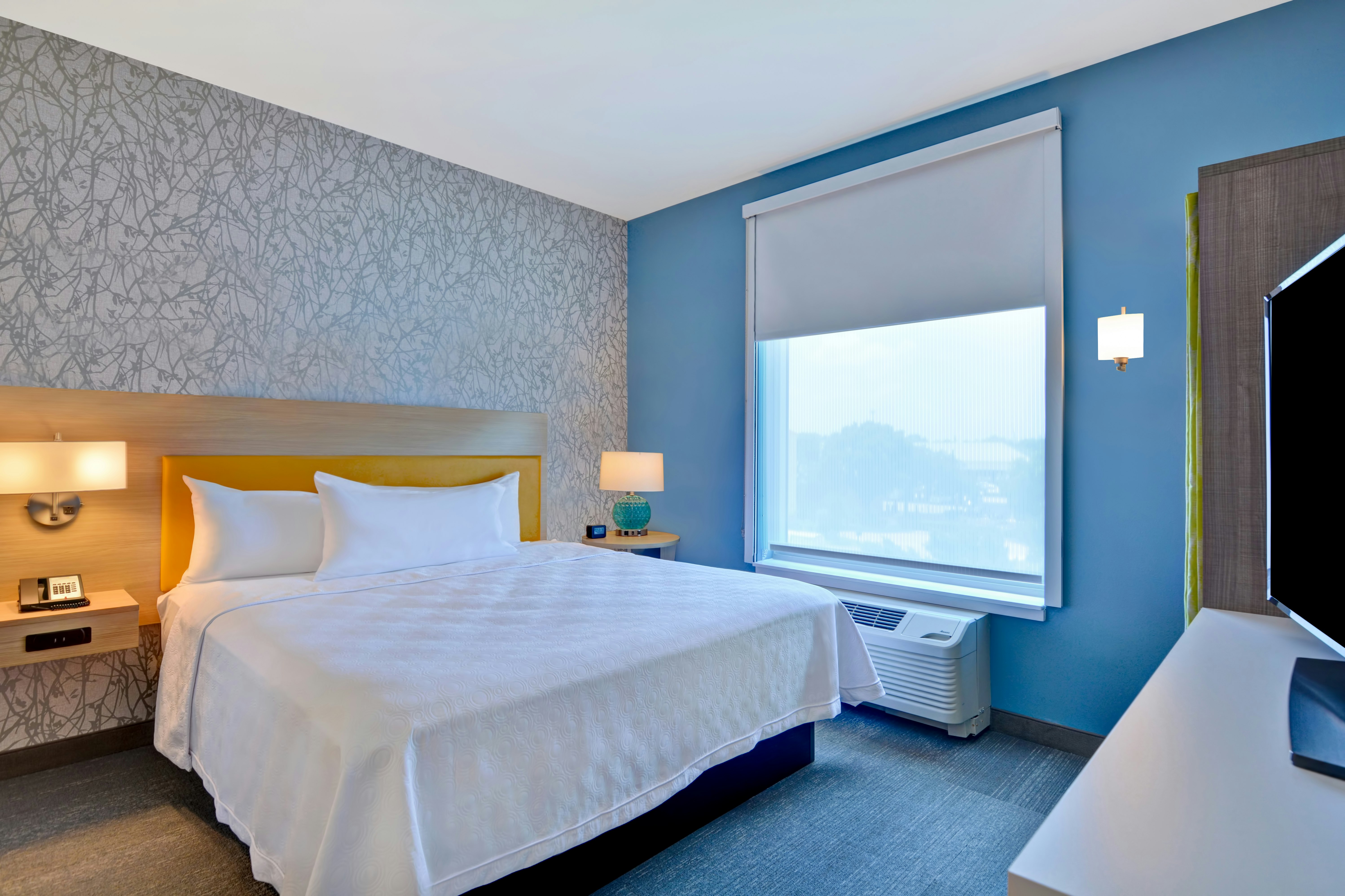 1 KING 1BDRM SUITE NONSMOK
