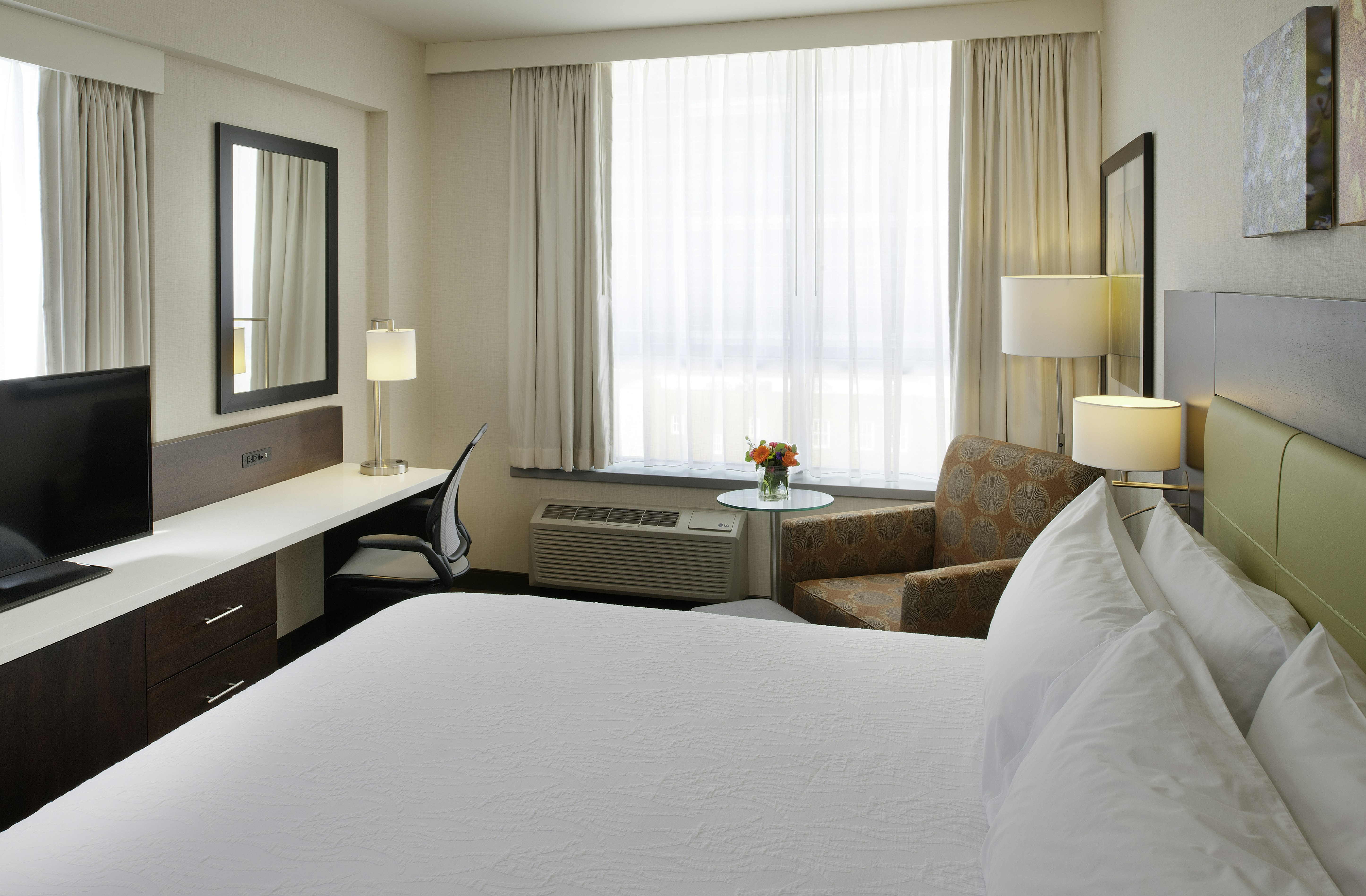 1 KING BED CORNER