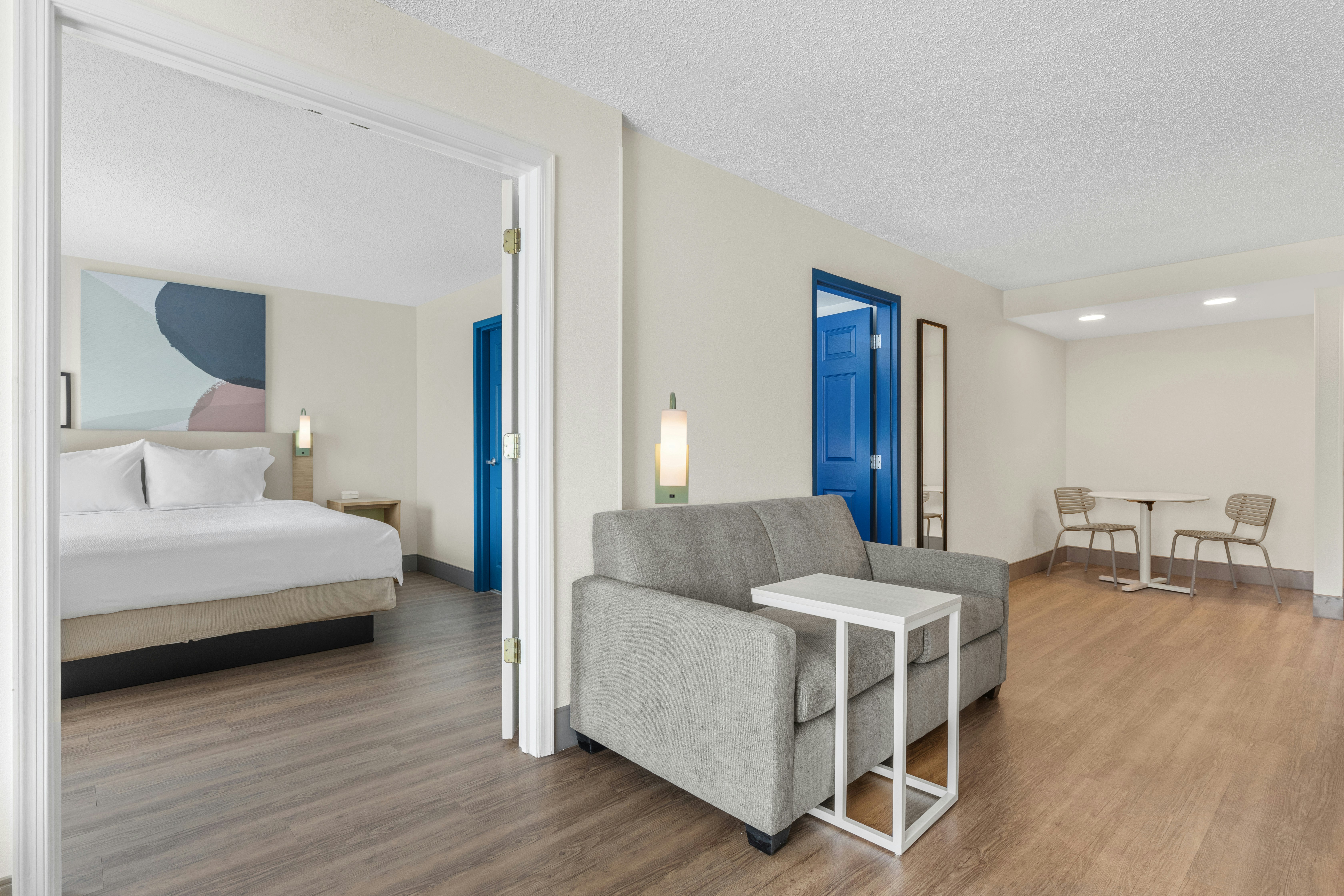 1 KING 1 BEDROOM SUITE