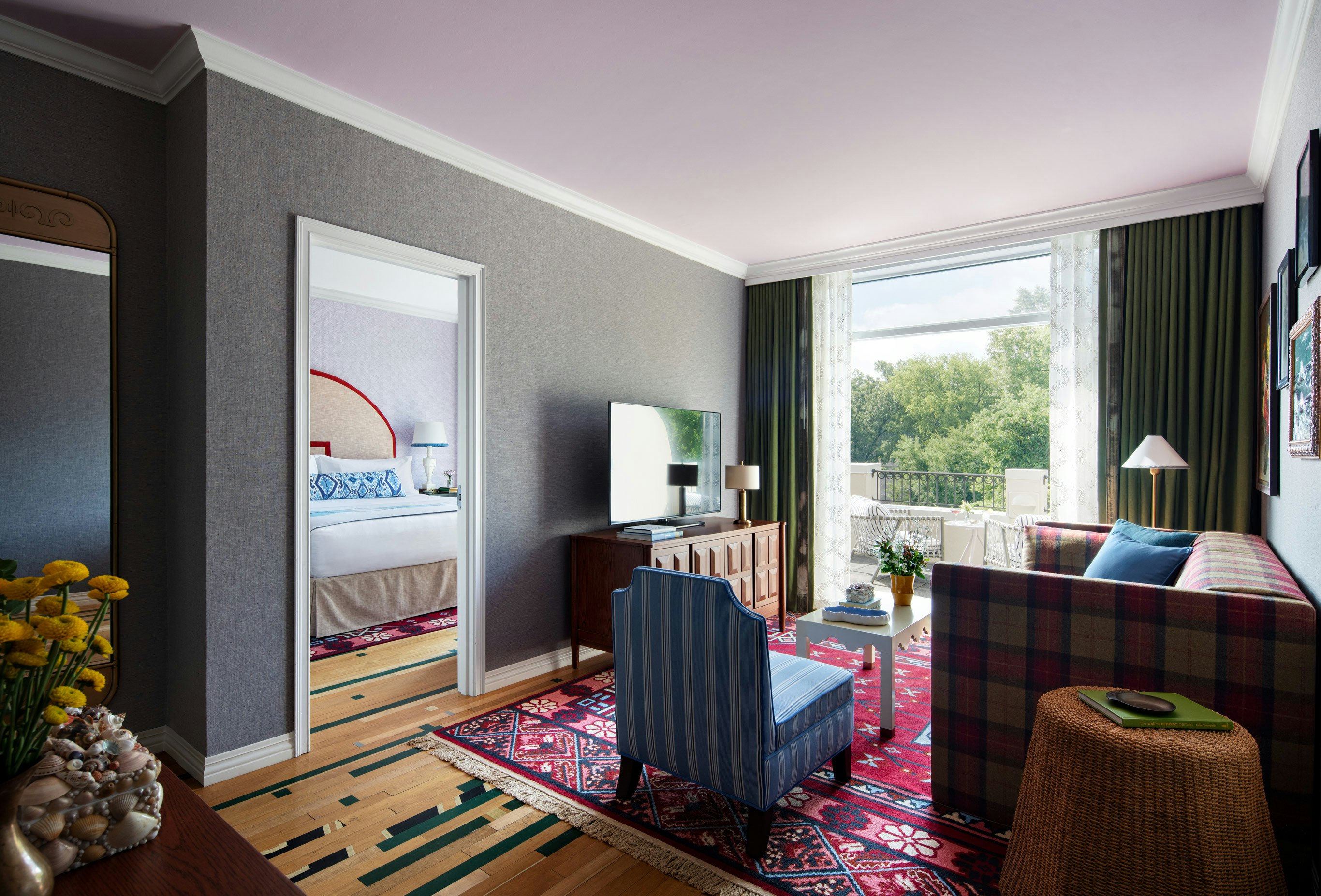 GRADUATE KING SUITE