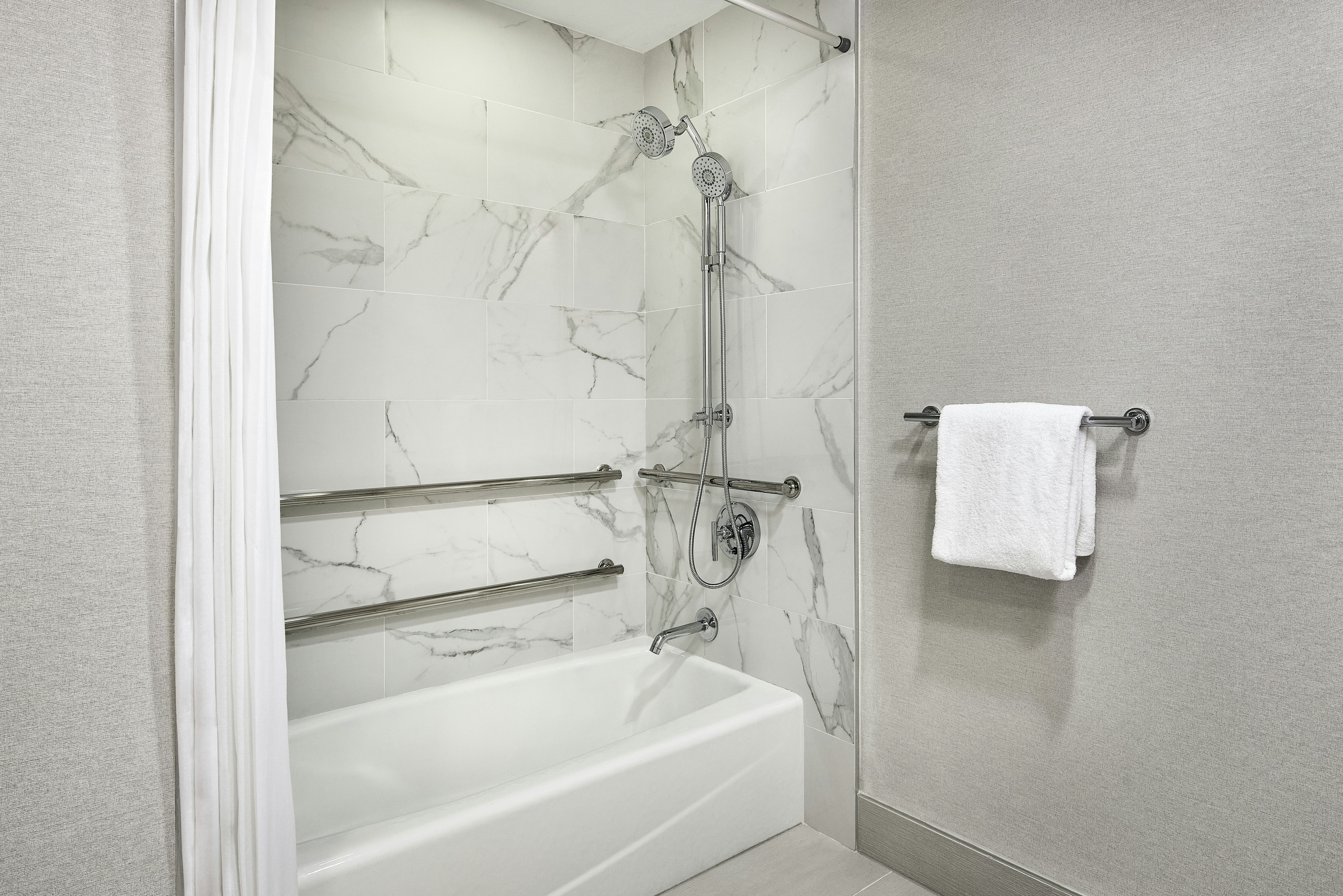 1 KG 1 BDRM MOB ACC W/ TUB