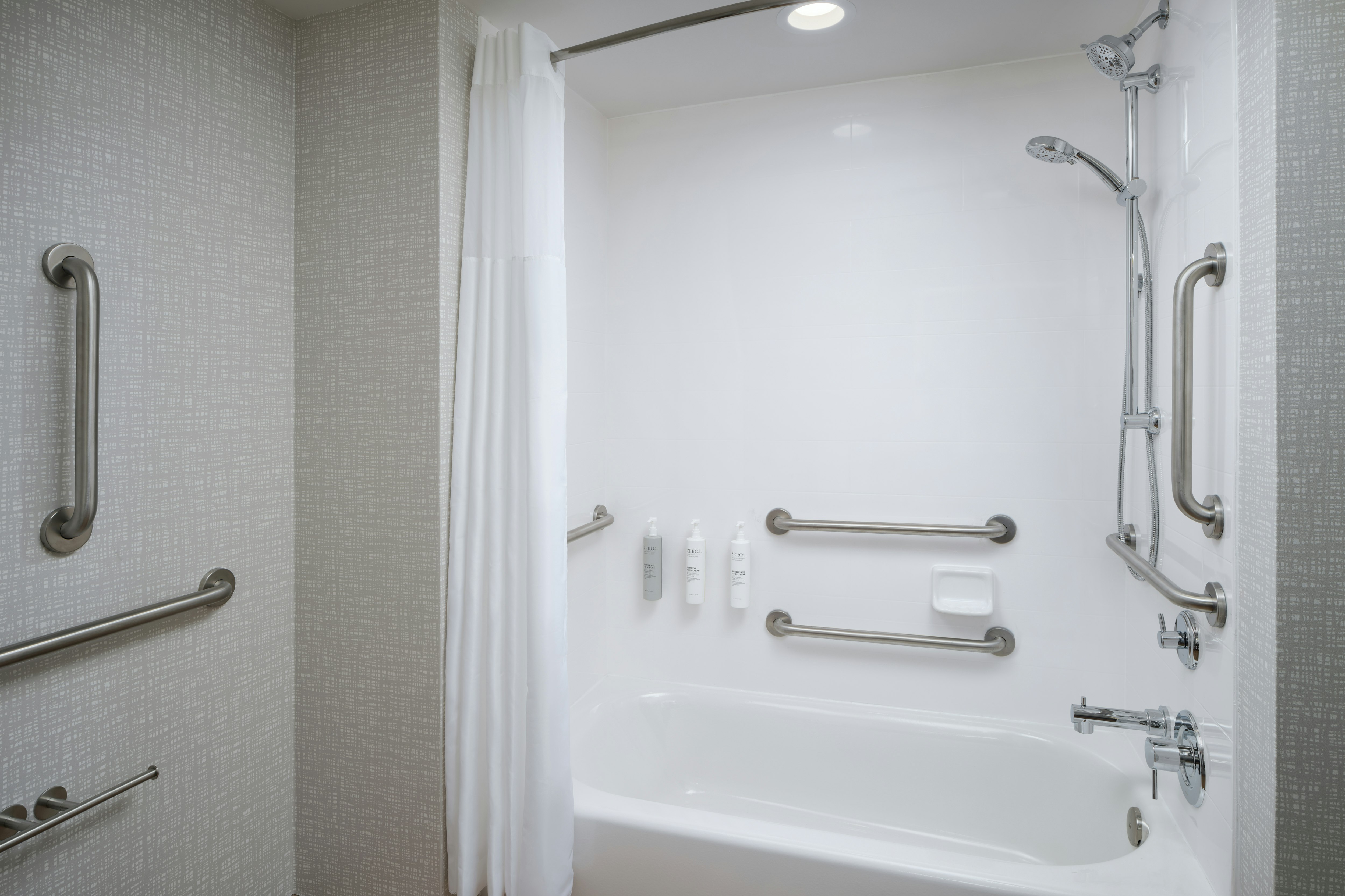 1 KNG ACCESSIBLE TUB