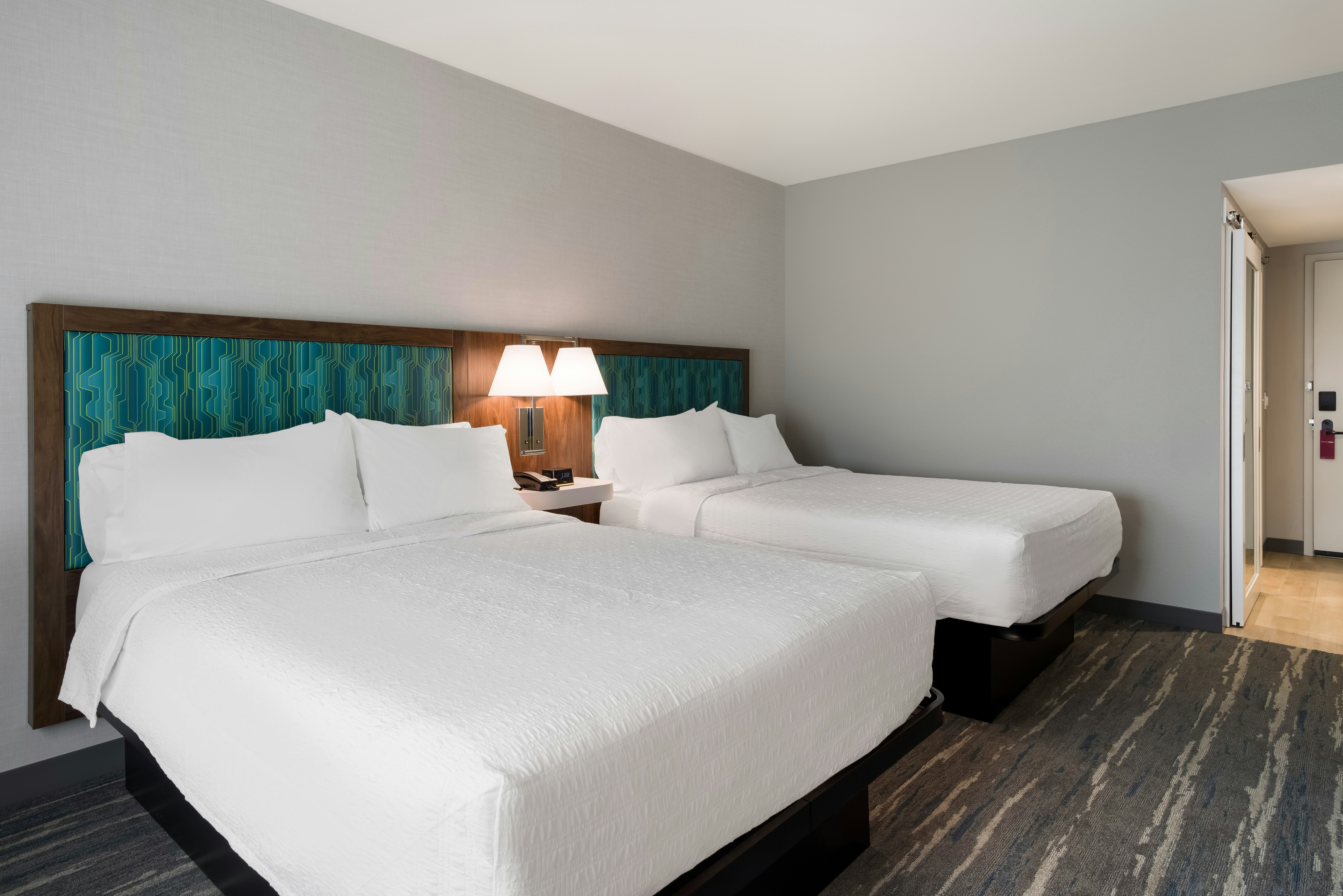 2 QUEENS STANDARD ROOM