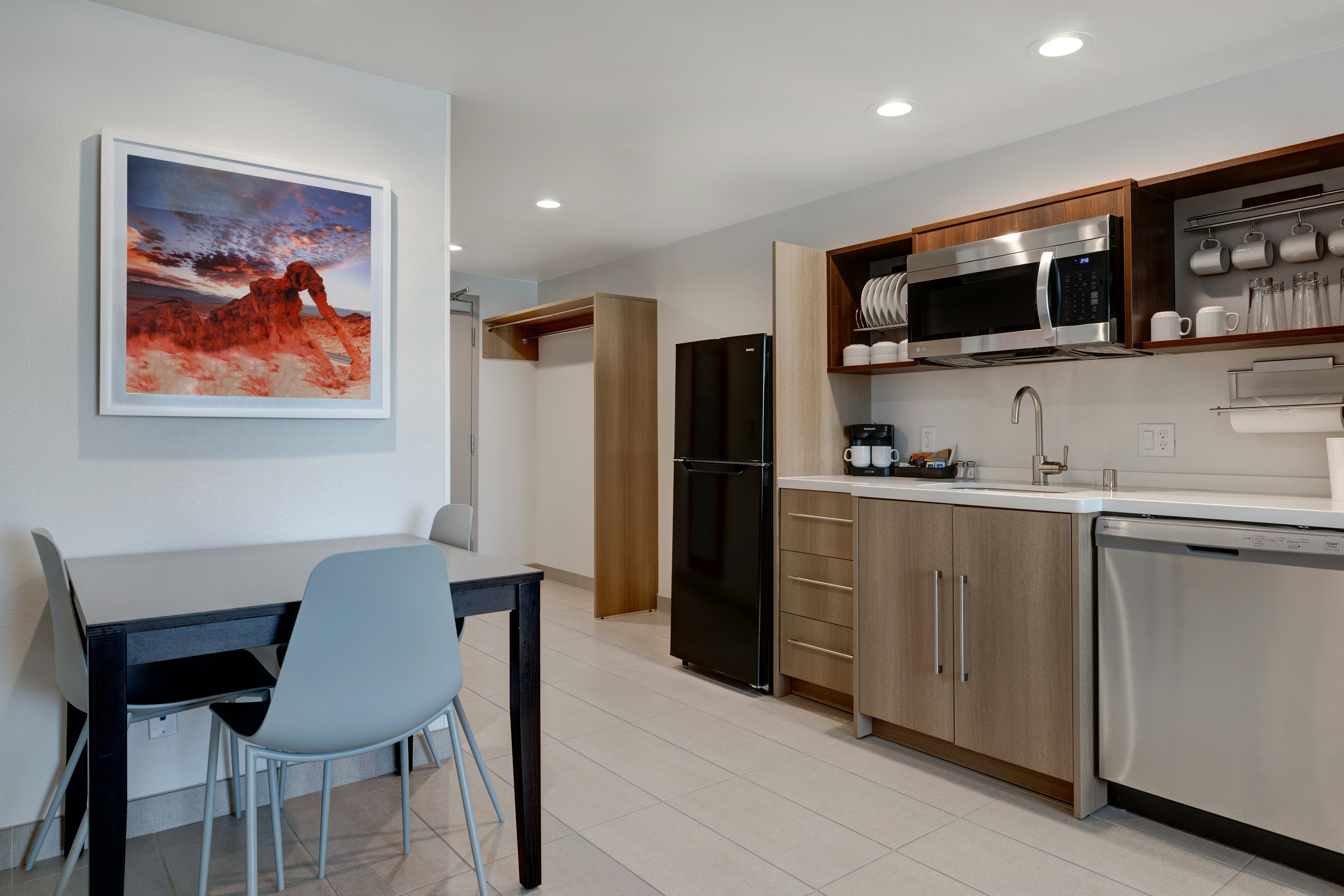 1 KING 1BEDROOM SUITE