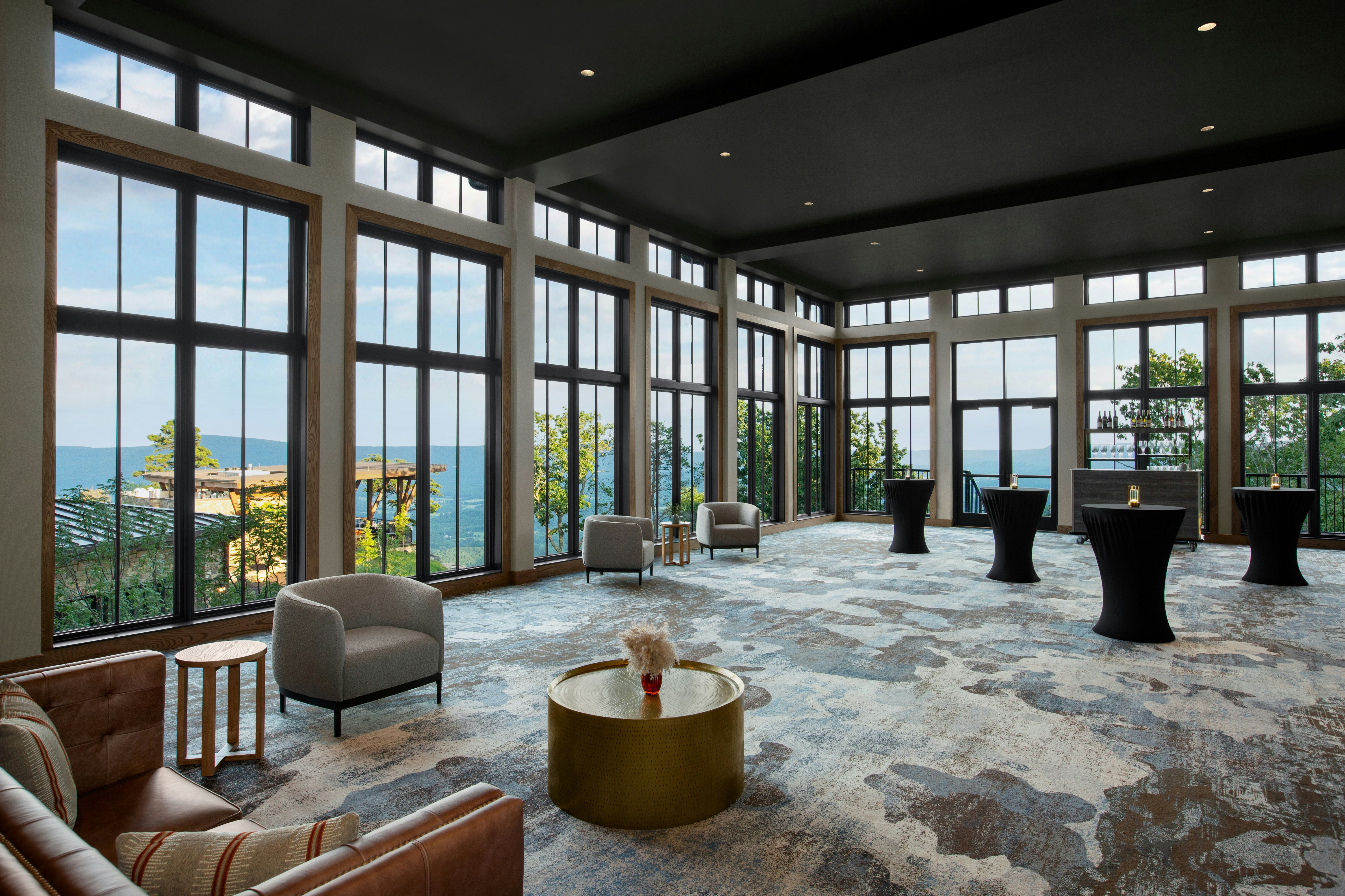 Cloudland at McLemore Resort Lookout Mountain, Curio by Hilton