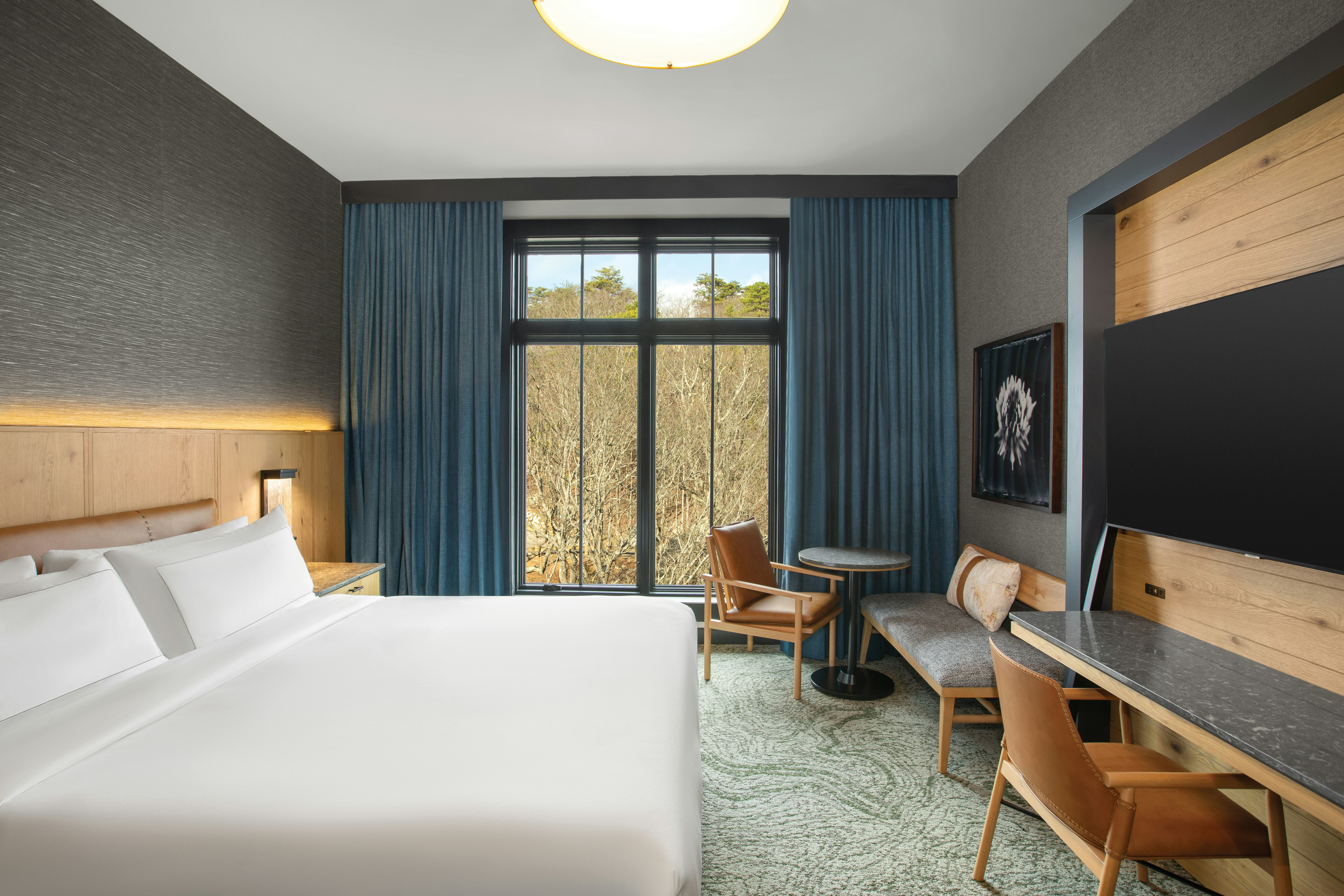 1 KING BED RESORT VIEW