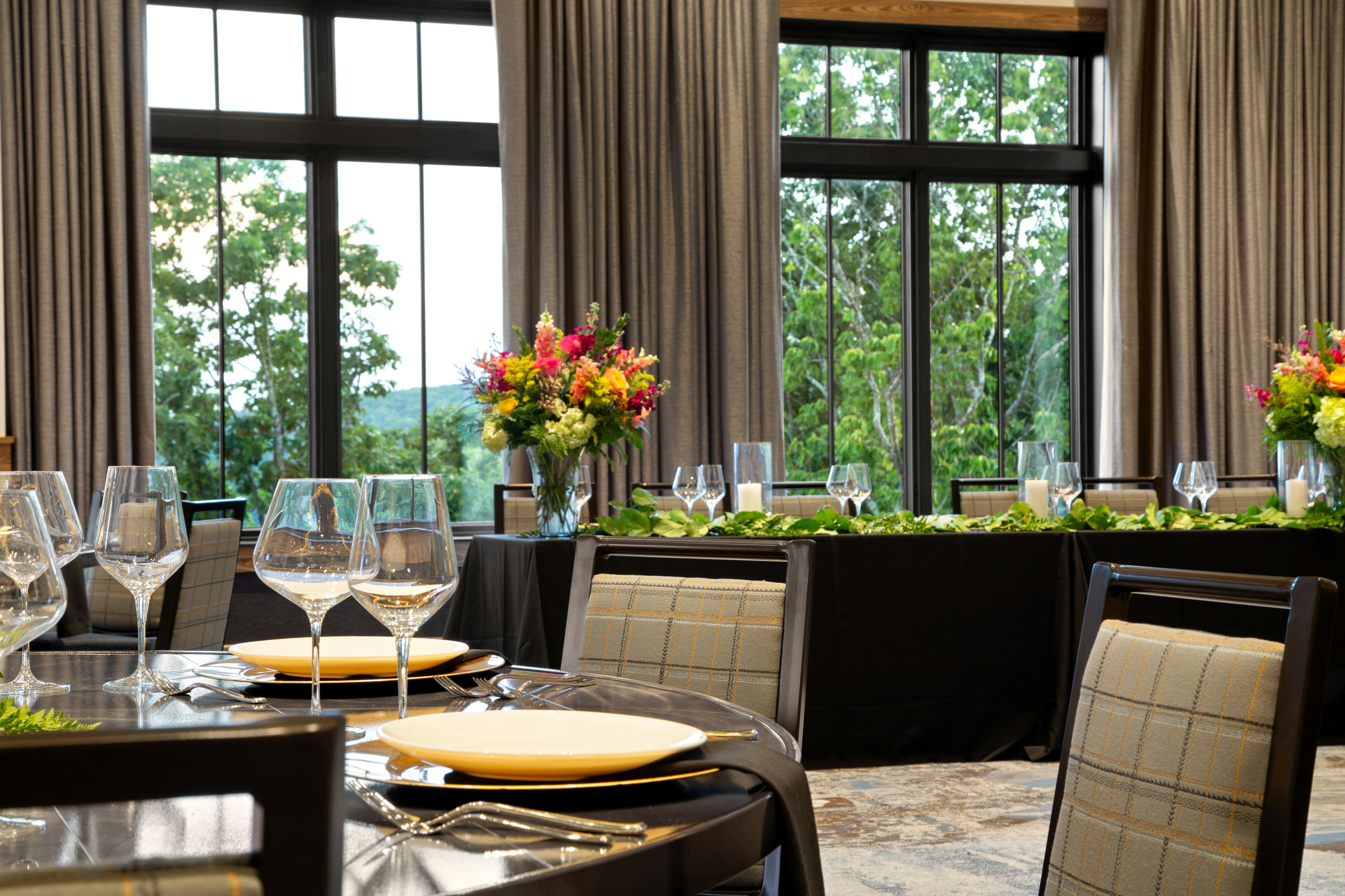 Cloudland at McLemore Resort Lookout Mountain, Curio by Hilton
