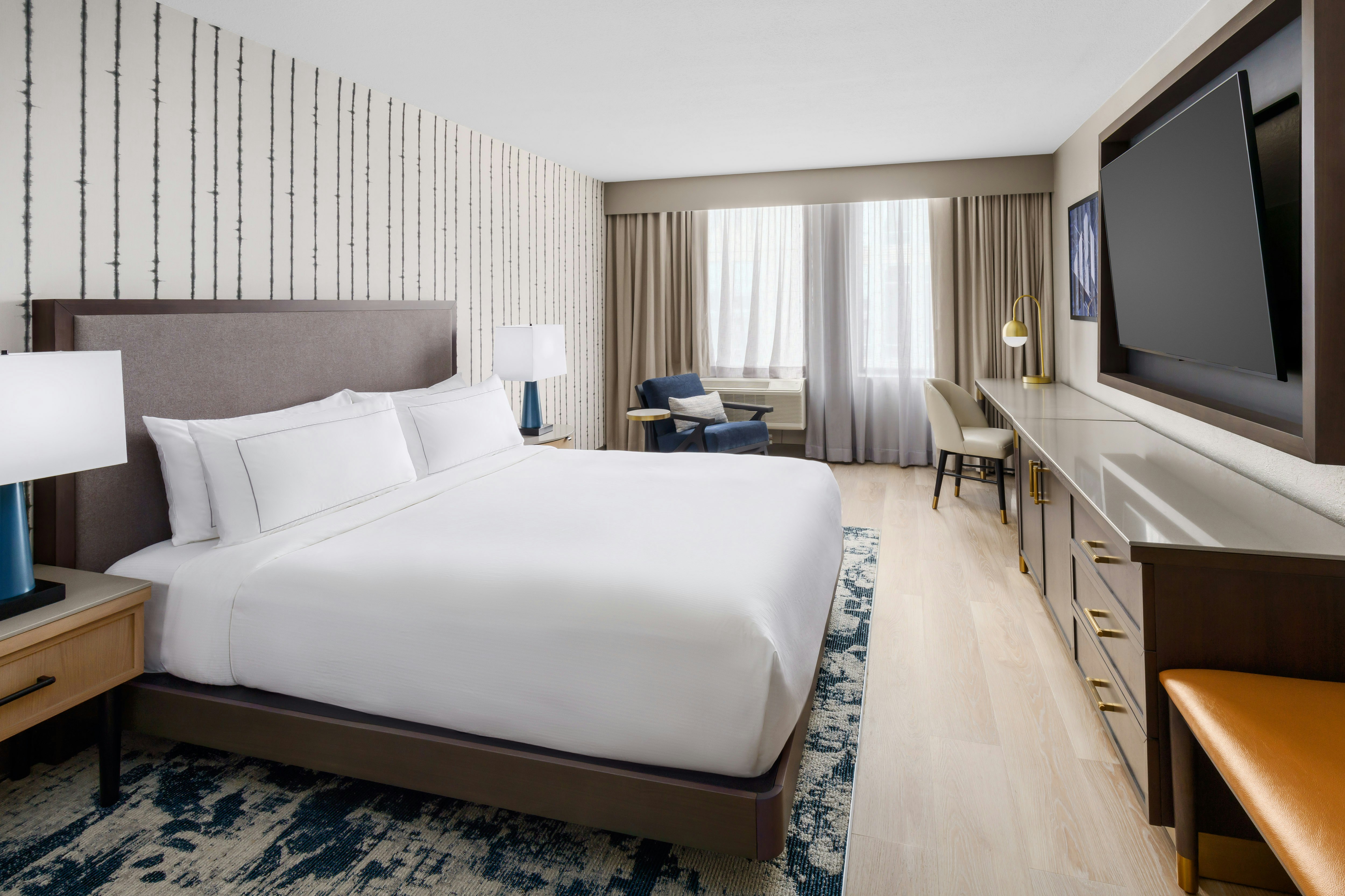 1 KING BED DELUXE