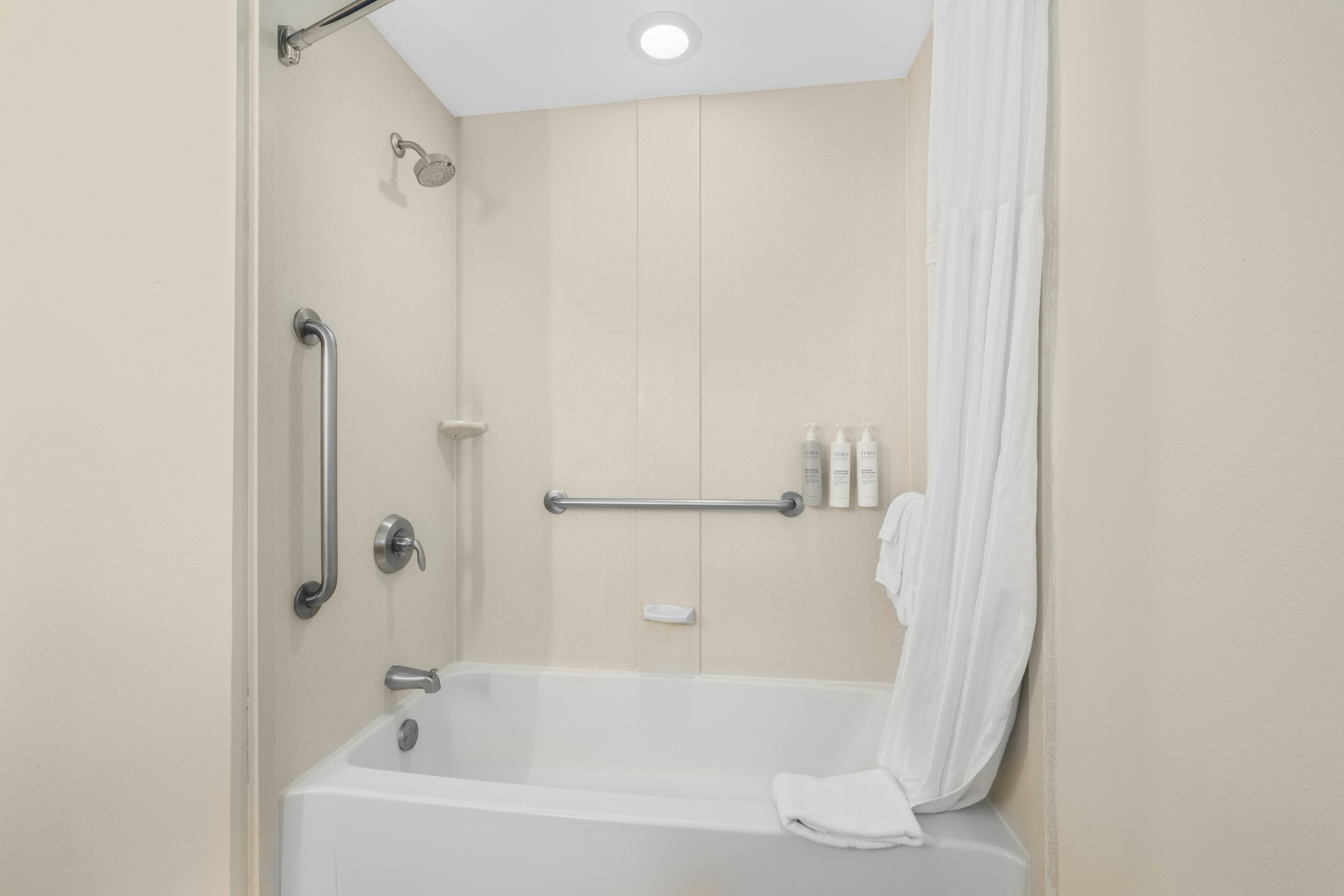 1 KING BED MOB ACCESS TUB