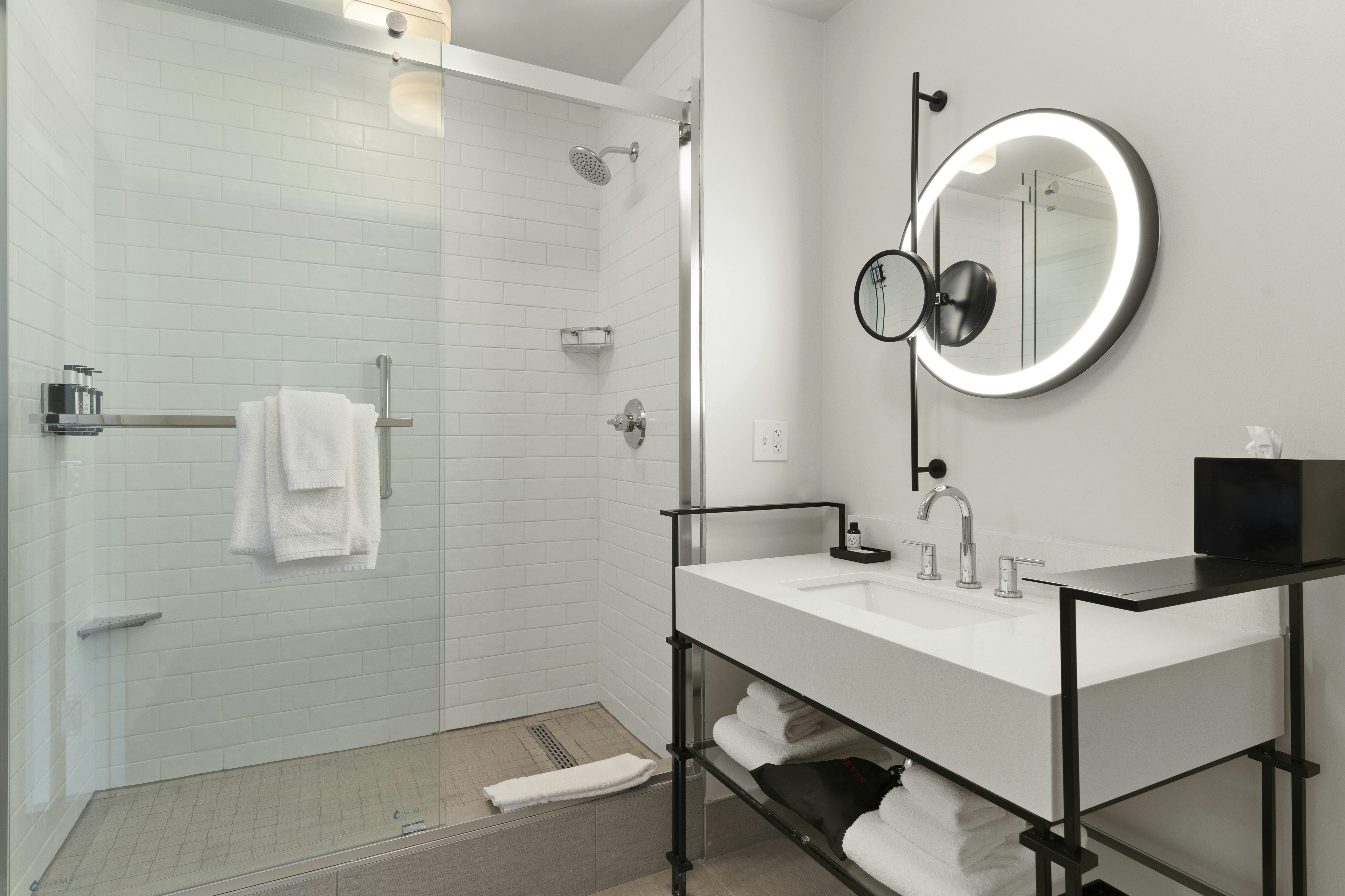 1 KING BED STUDIO SUITE