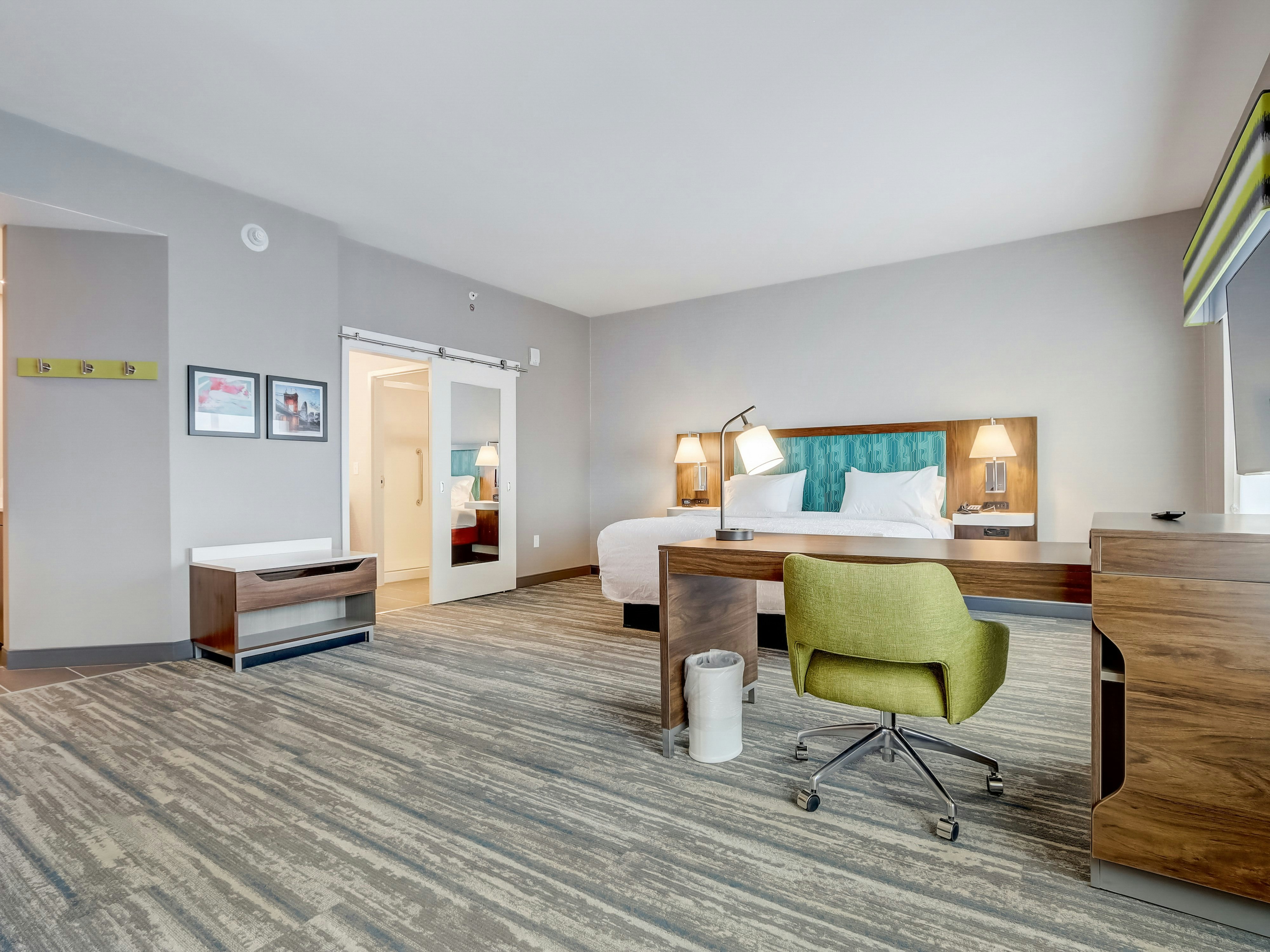 Hampton Inn and Suites by Hilton Cincinnati Midtown Rookwood