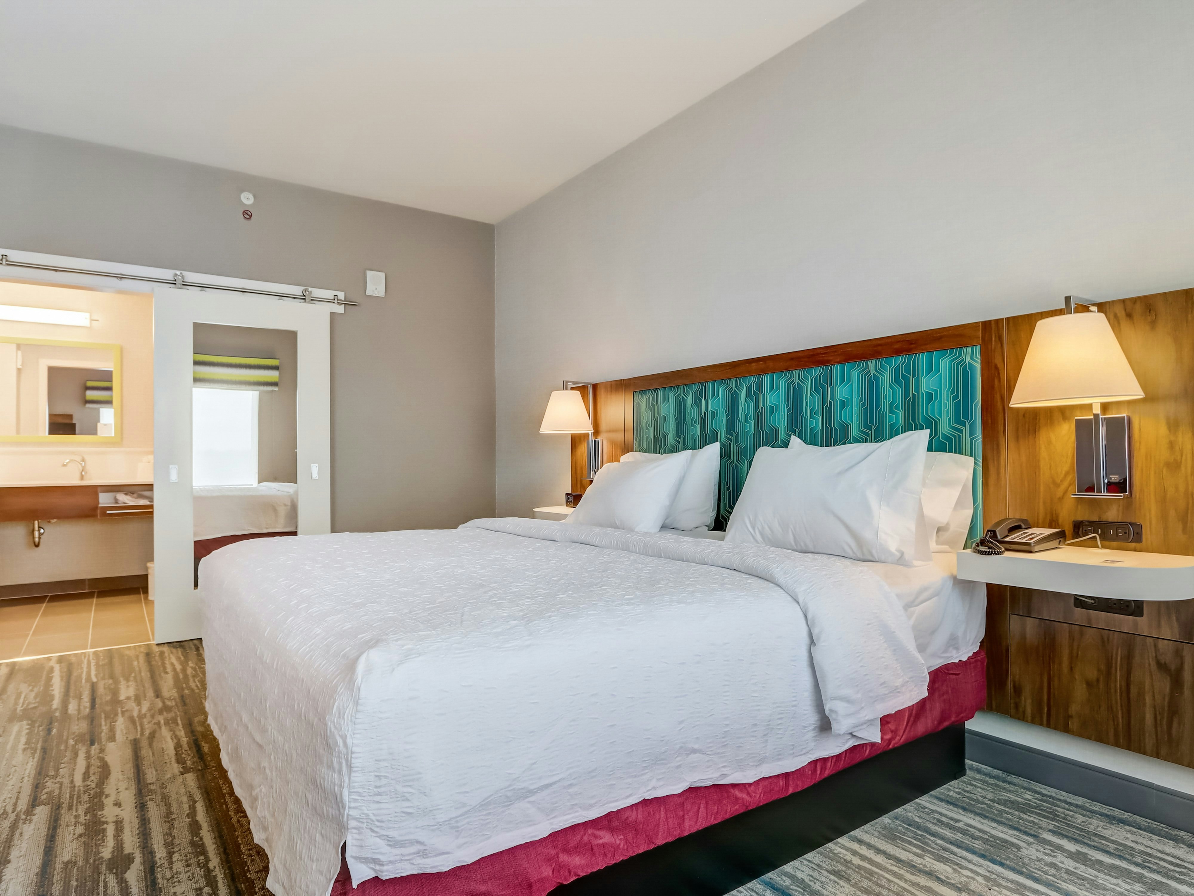 Hampton Inn and Suites by Hilton Cincinnati Midtown Rookwood