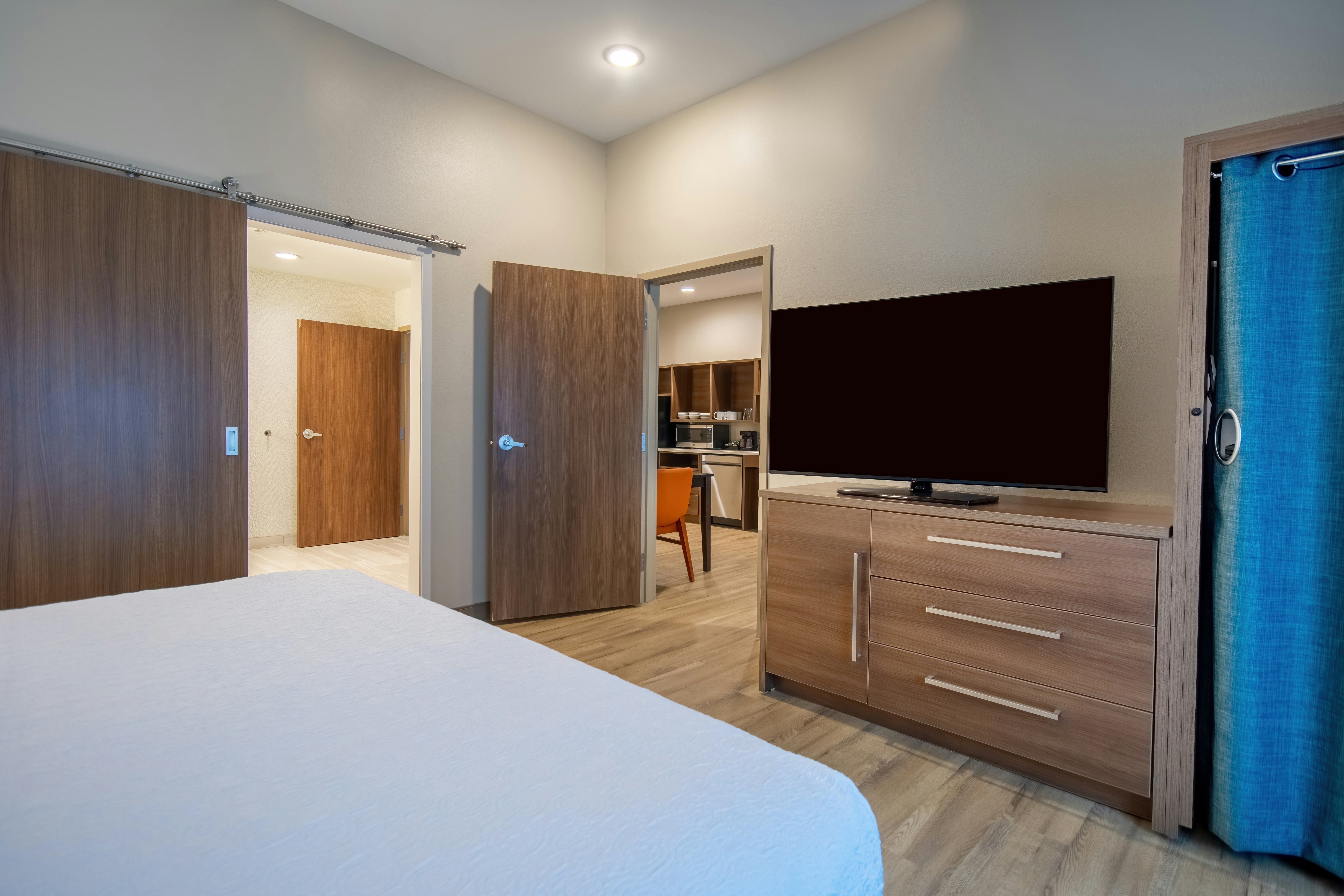 1 KING 1BEDROOM SUITE