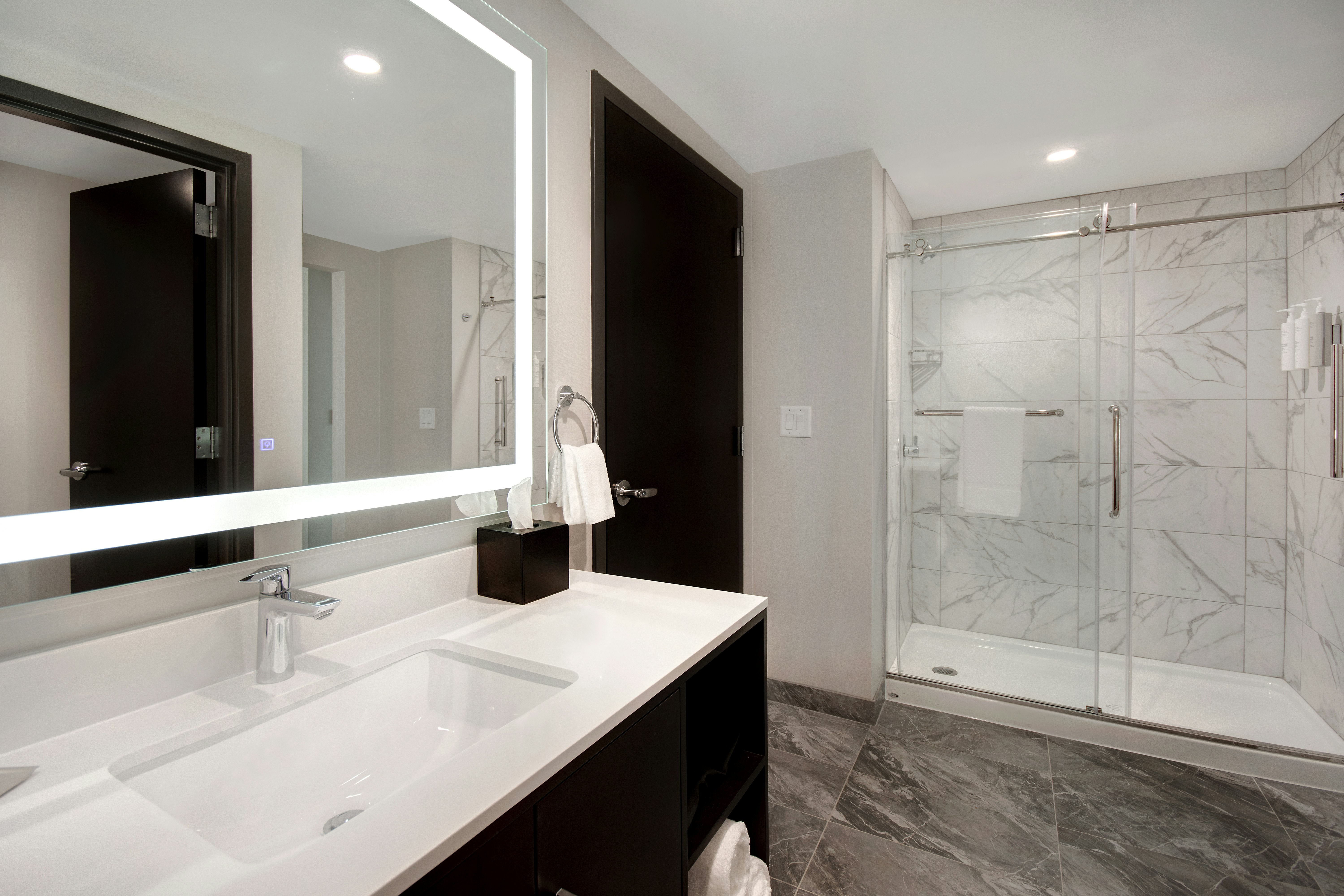 1 KING 2 ROOM SUITE