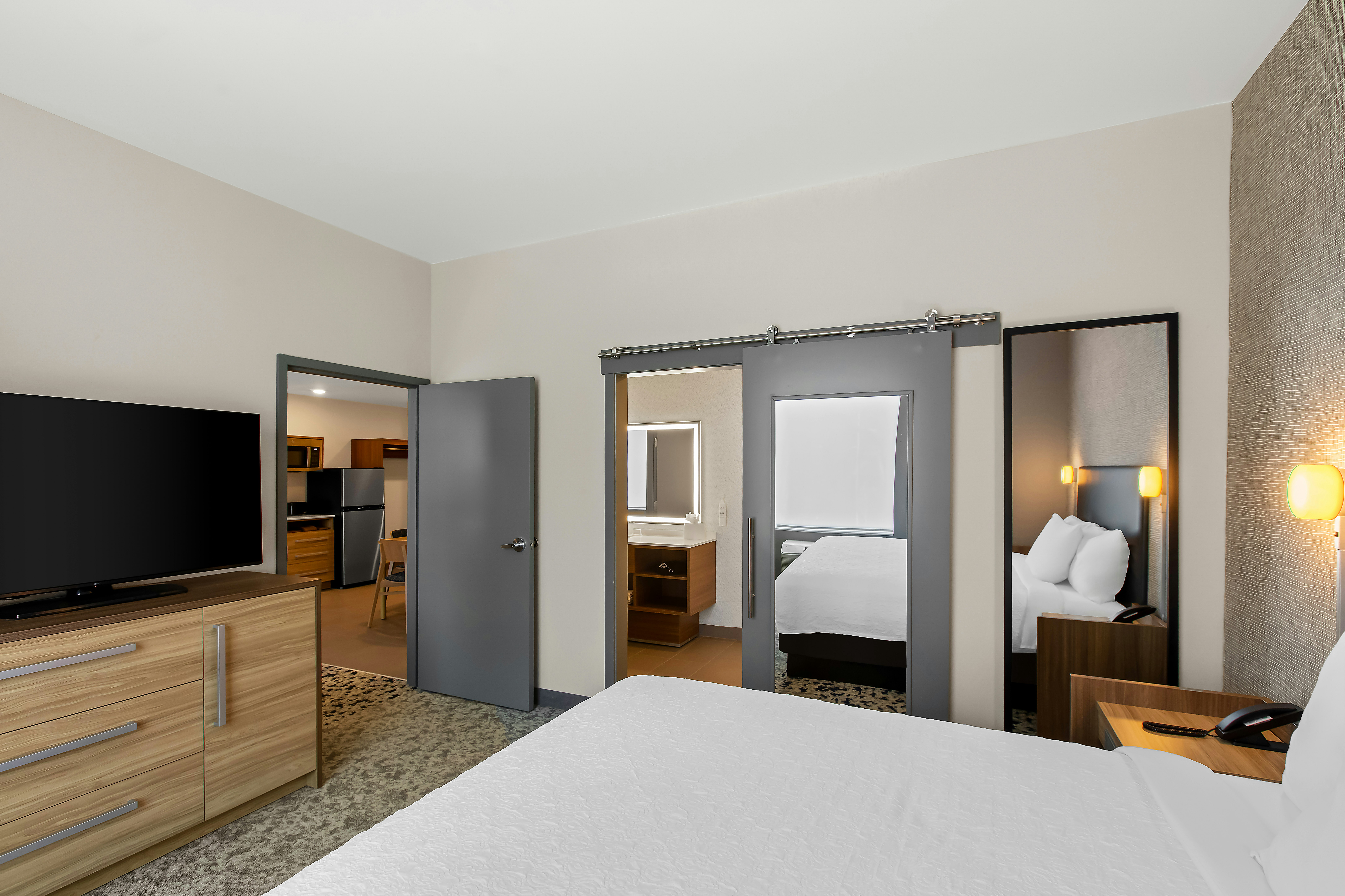 1 KING 1BEDROOM SUITE